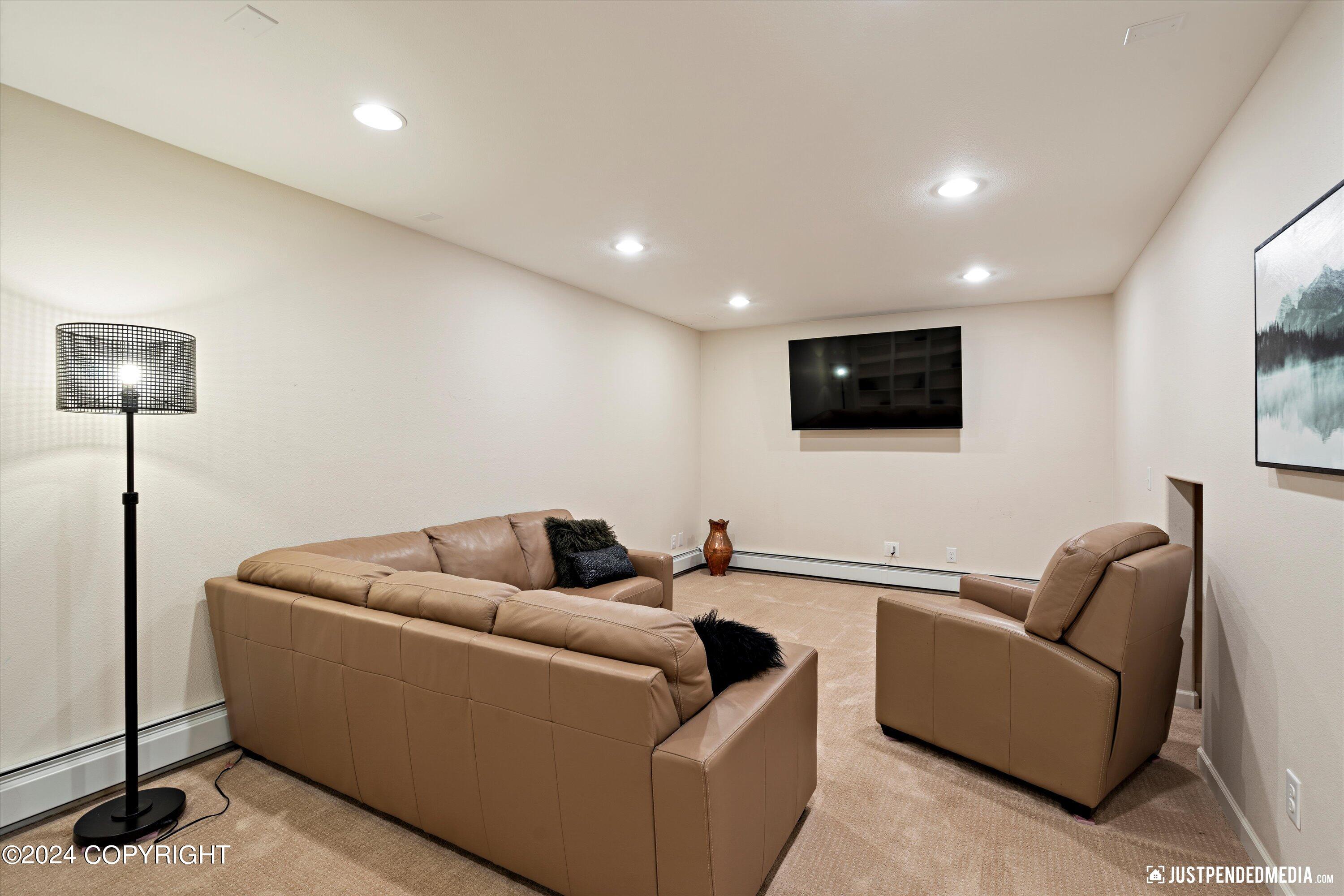 Anchorage, Alaska 99507, United States, 3 Bedrooms Bedrooms, ,2 BathroomsBathrooms,Residential,Pending,44364