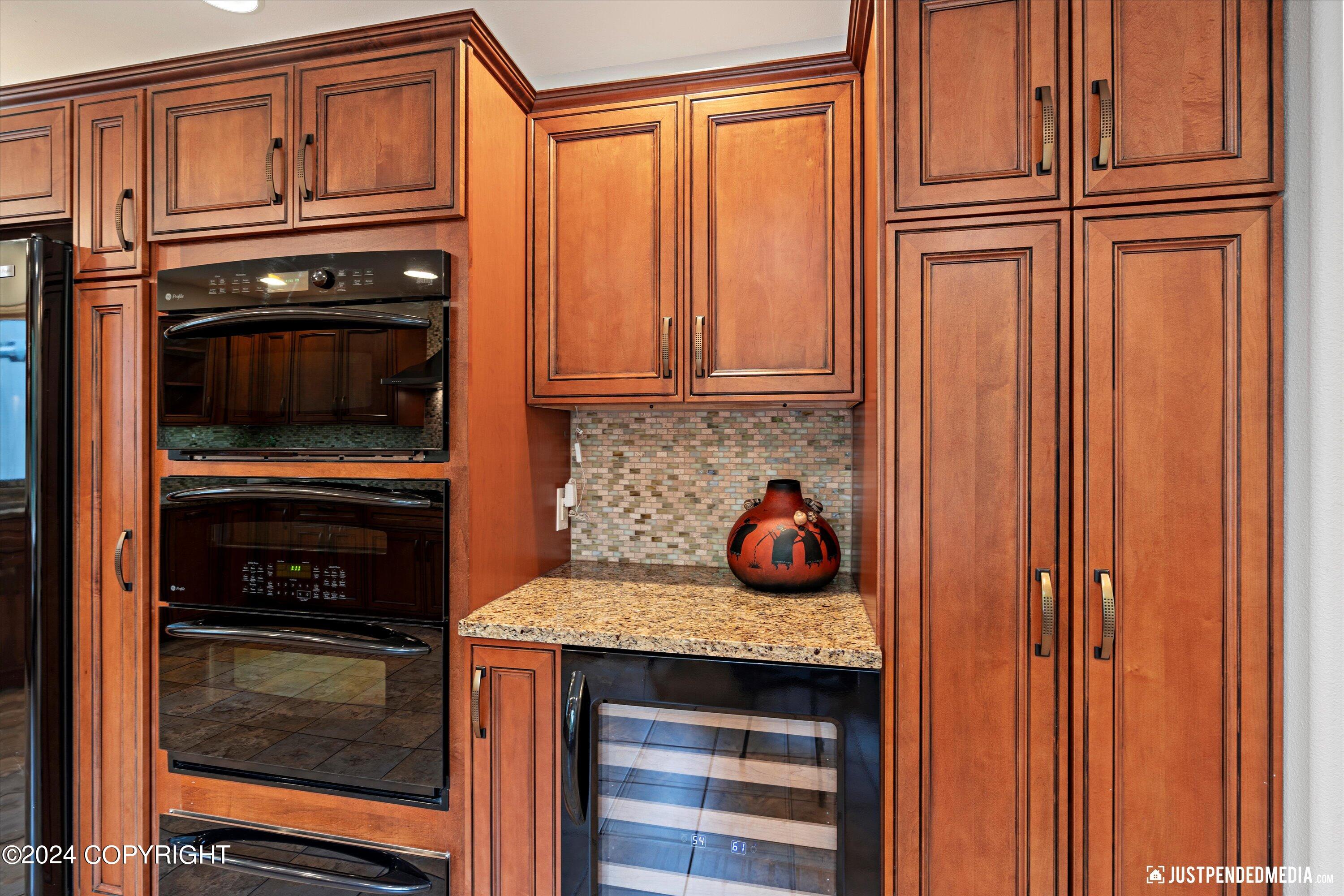 Anchorage, Alaska 99507, United States, 3 Bedrooms Bedrooms, ,2 BathroomsBathrooms,Residential,Pending,44364