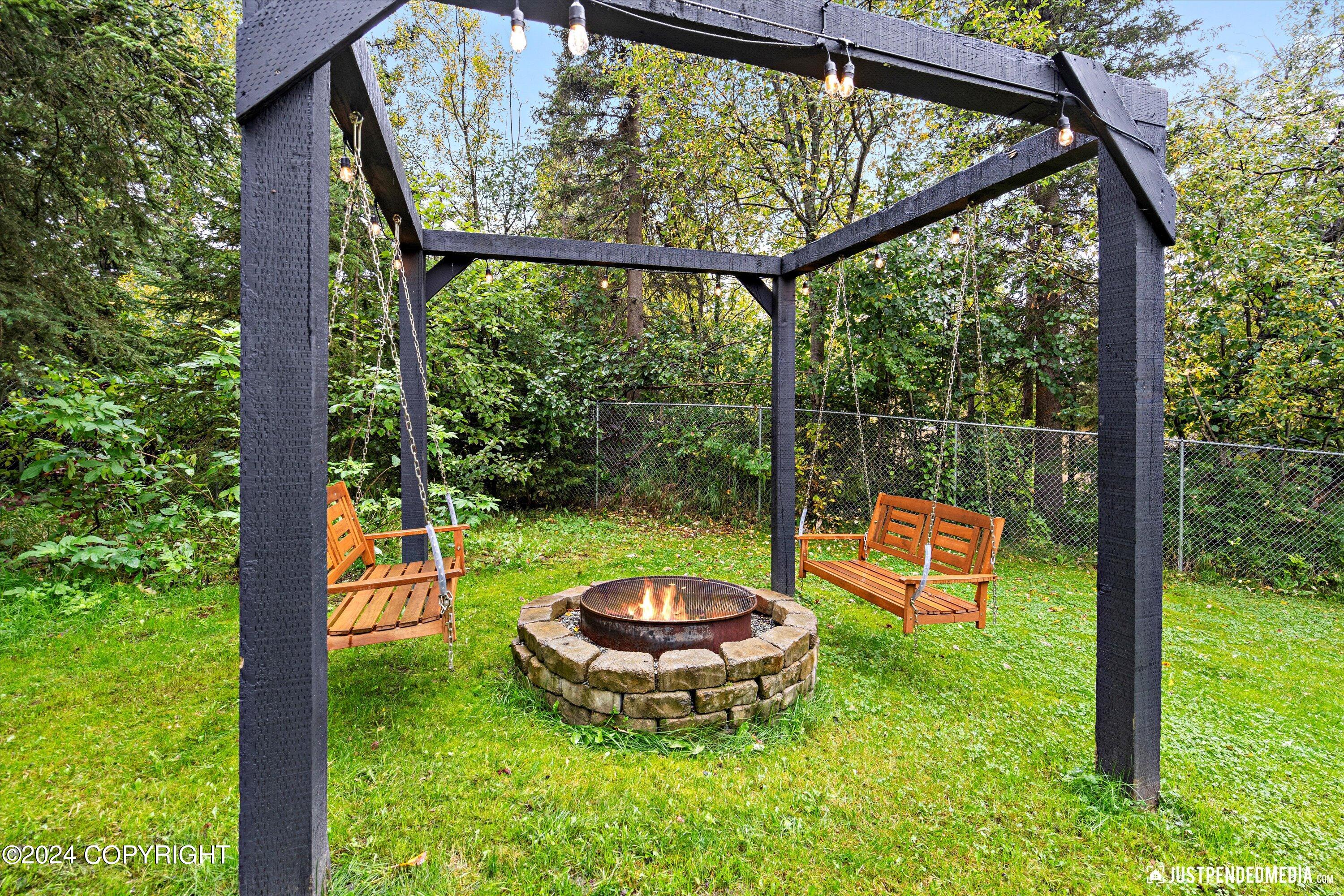 Anchorage, Alaska 99507, United States, 3 Bedrooms Bedrooms, ,2 BathroomsBathrooms,Residential,Pending,44364