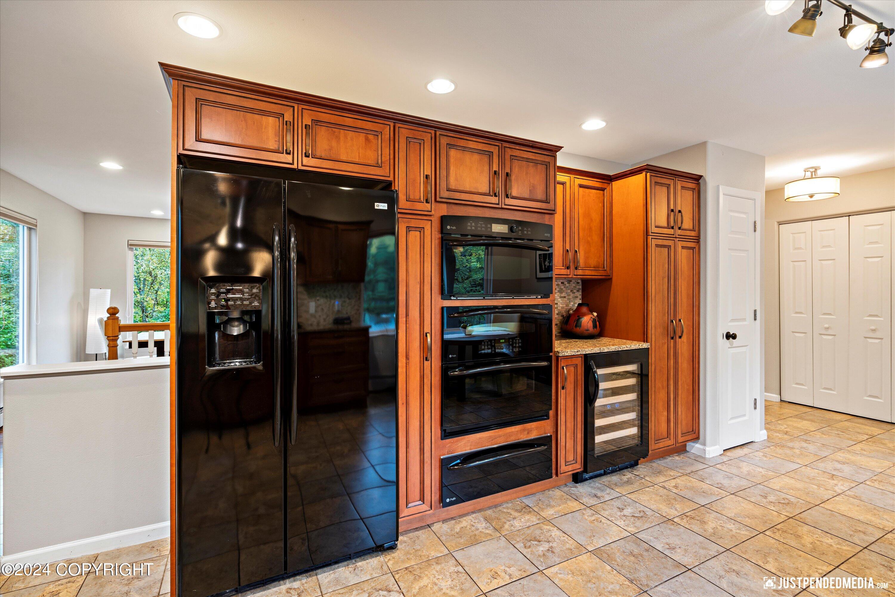 Anchorage, Alaska 99507, United States, 3 Bedrooms Bedrooms, ,2 BathroomsBathrooms,Residential,Pending,44364