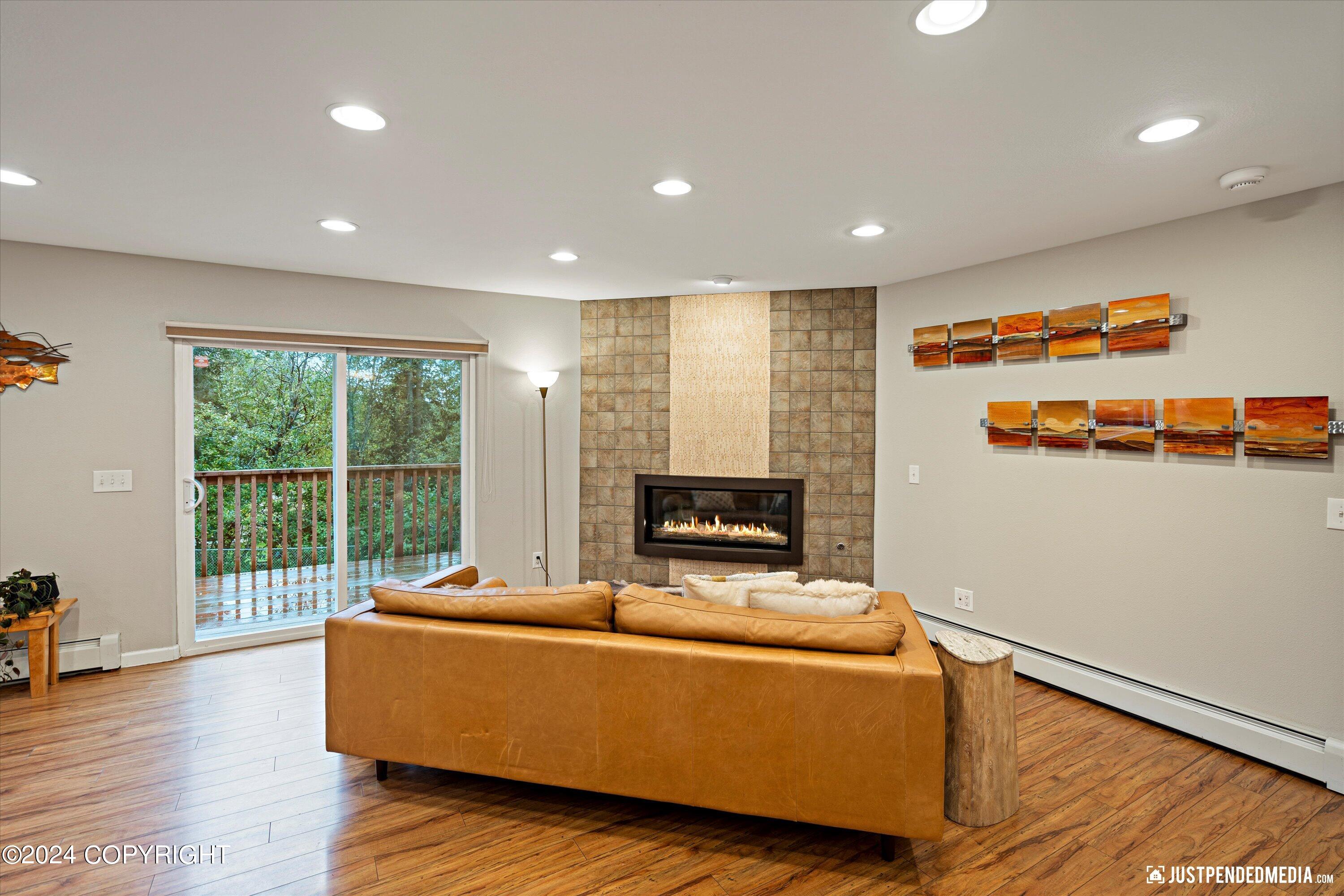 Anchorage, Alaska 99507, United States, 3 Bedrooms Bedrooms, ,2 BathroomsBathrooms,Residential,Pending,44364