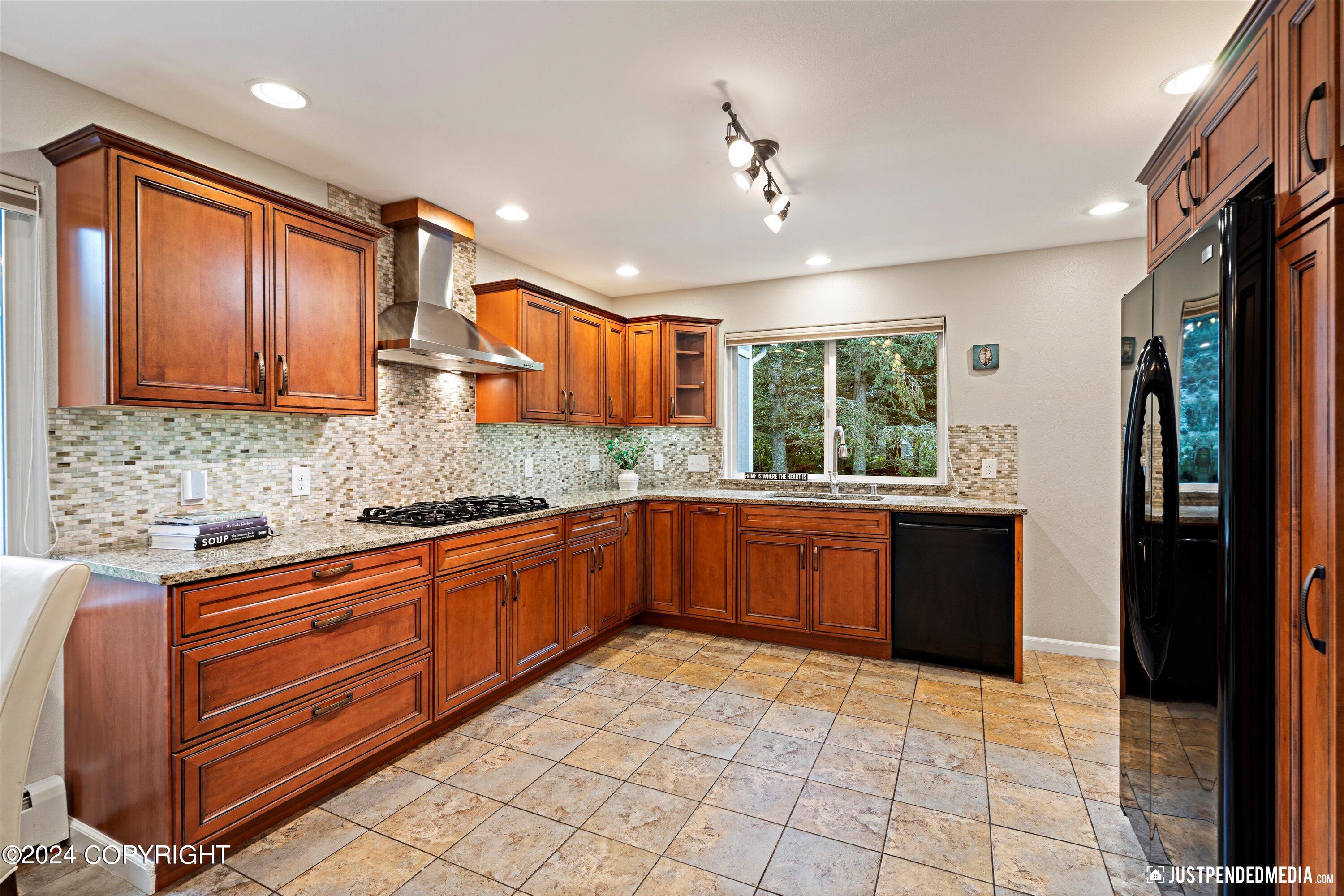 Anchorage, Alaska 99507, United States, 3 Bedrooms Bedrooms, ,2 BathroomsBathrooms,Residential,Pending,44364