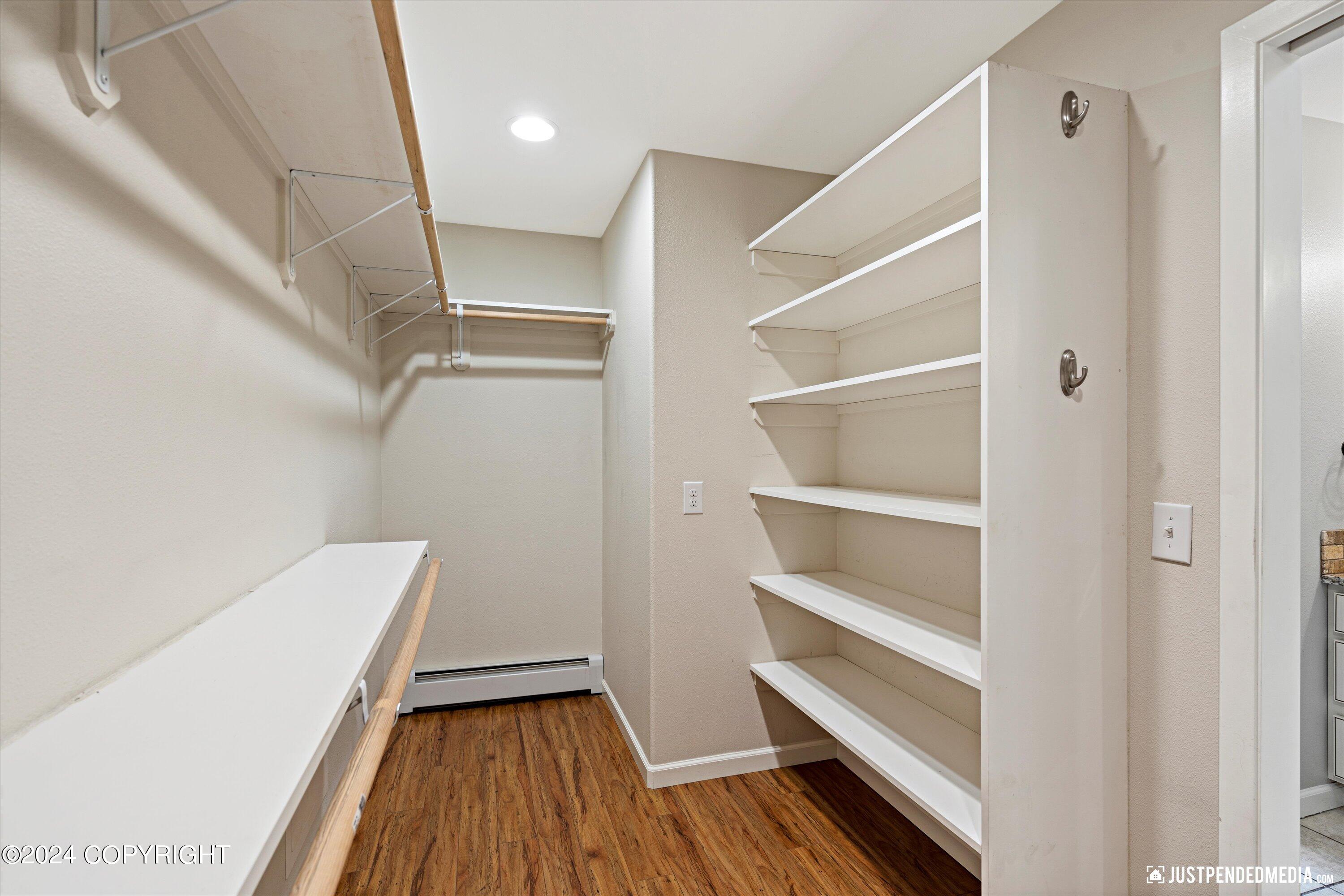 Anchorage, Alaska 99507, United States, 3 Bedrooms Bedrooms, ,2 BathroomsBathrooms,Residential,Pending,44364