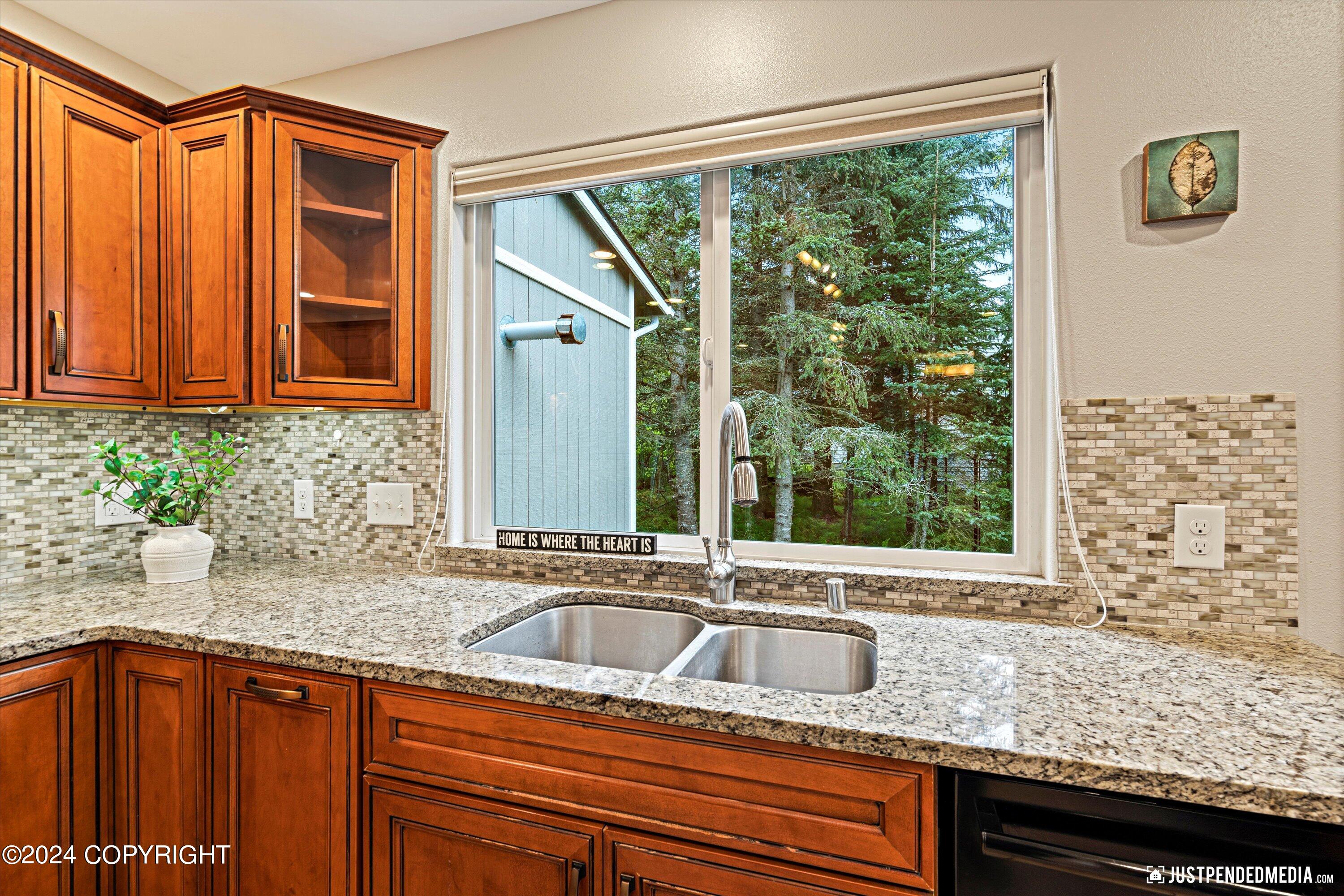 Anchorage, Alaska 99507, United States, 3 Bedrooms Bedrooms, ,2 BathroomsBathrooms,Residential,Pending,44364