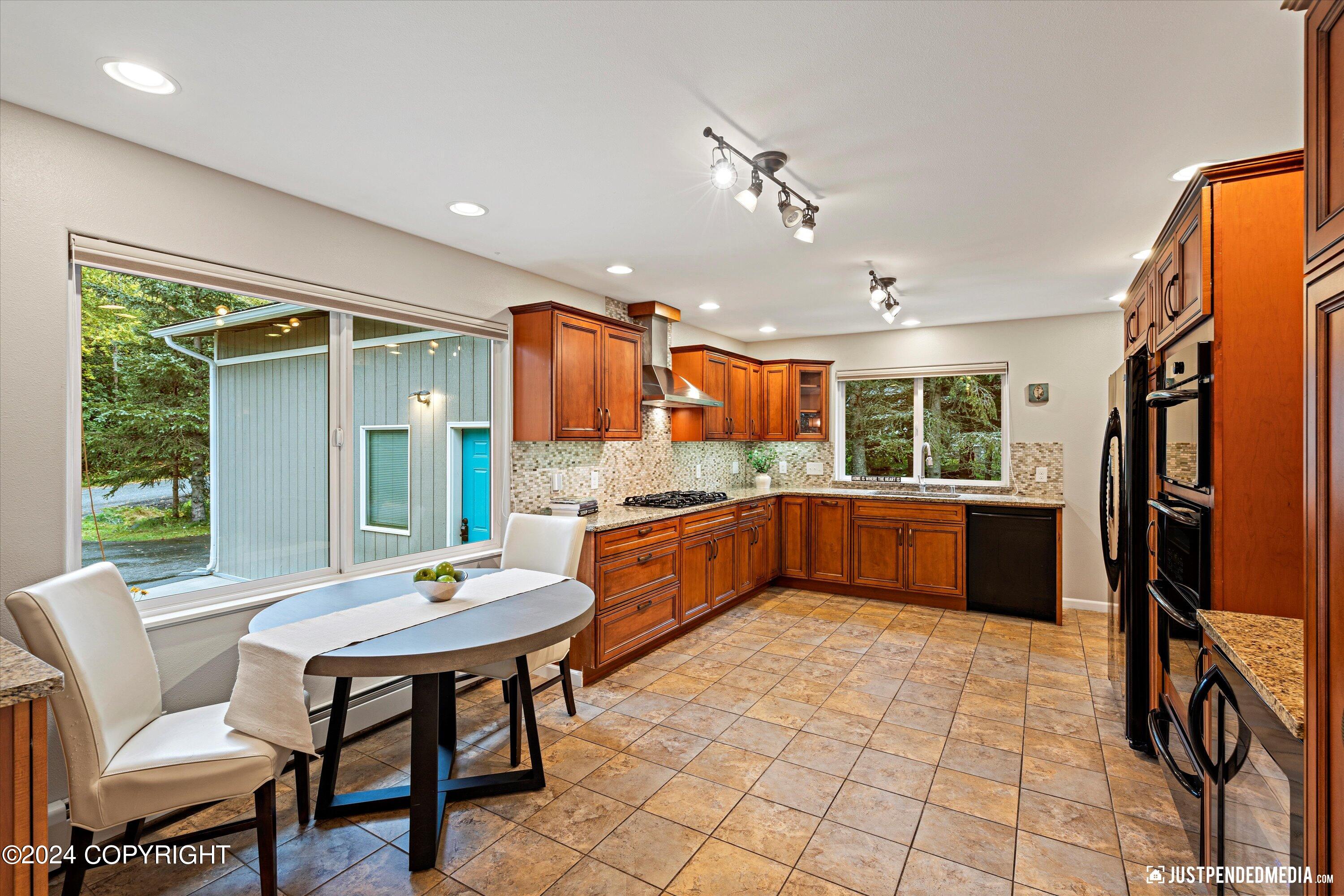 Anchorage, Alaska 99507, United States, 3 Bedrooms Bedrooms, ,2 BathroomsBathrooms,Residential,Pending,44364