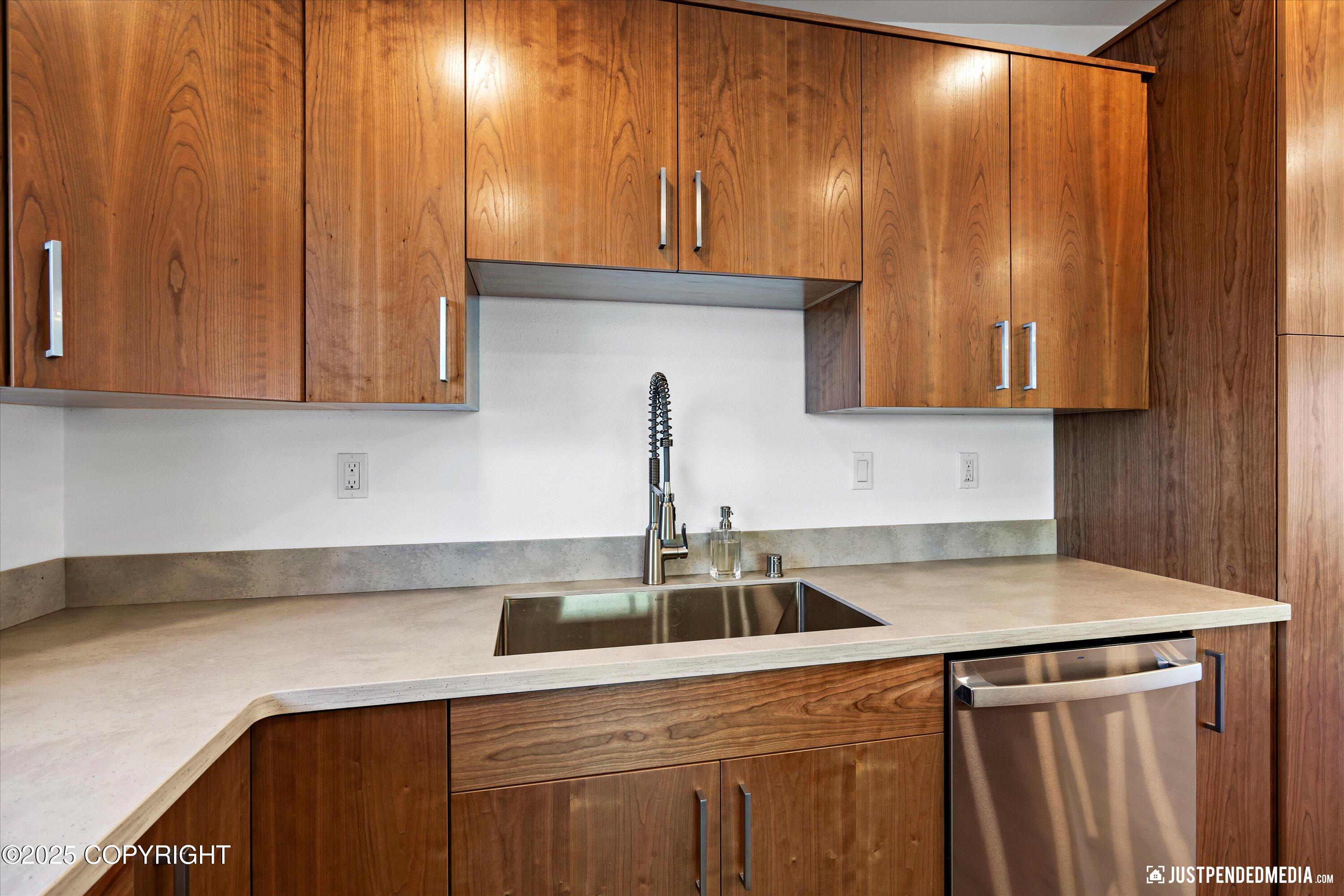 6905 Crawford Street, Anchorage, Alaska image 15