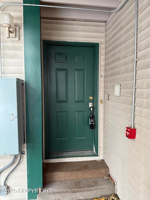 Condo For Sale - 1542 Northview Drive #E5<br/> Anchorage, AK 99504