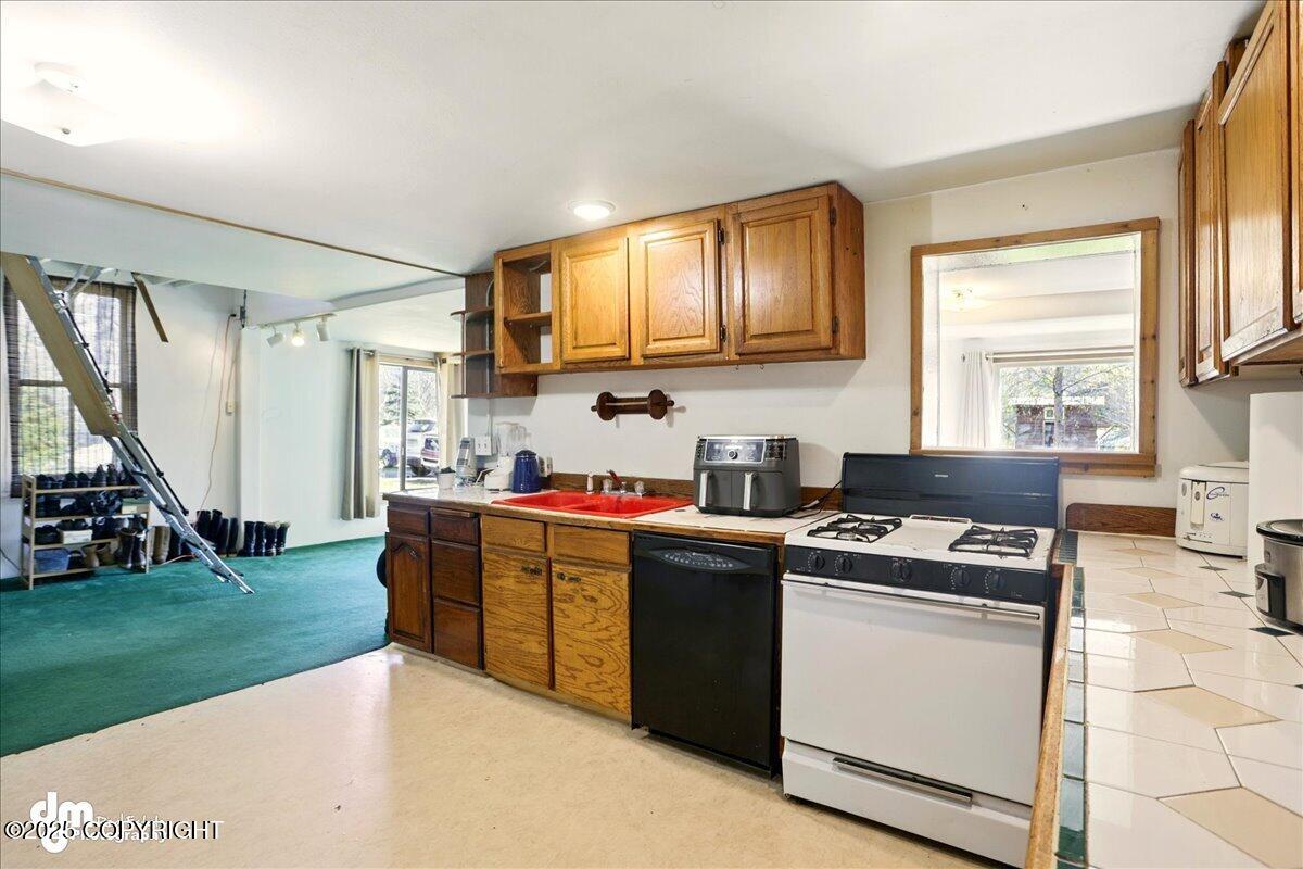 282 Main Street, Girdwood, Alaska image 29