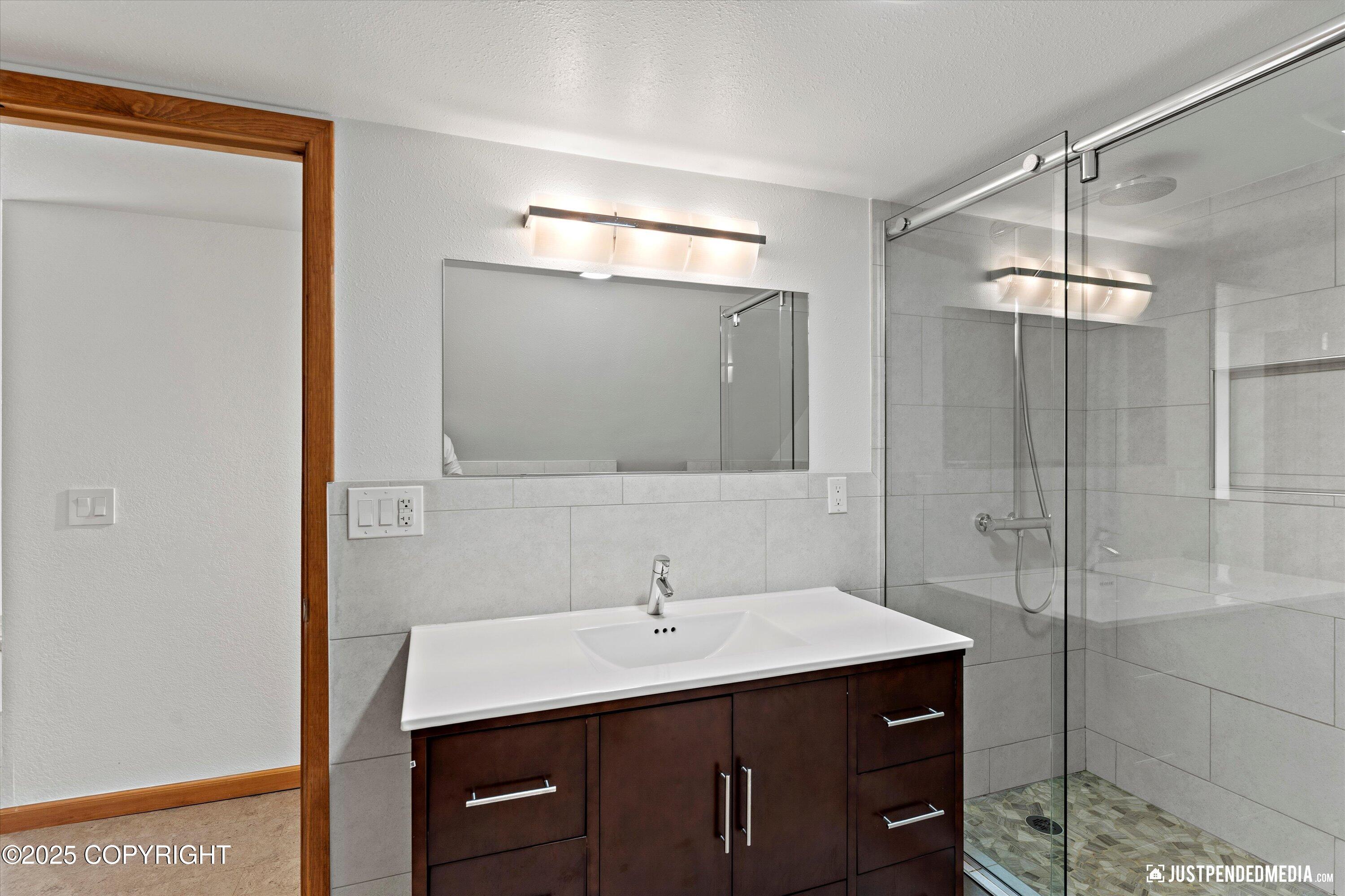 3915 SE Hiland Road, Eagle River, Alaska image 45