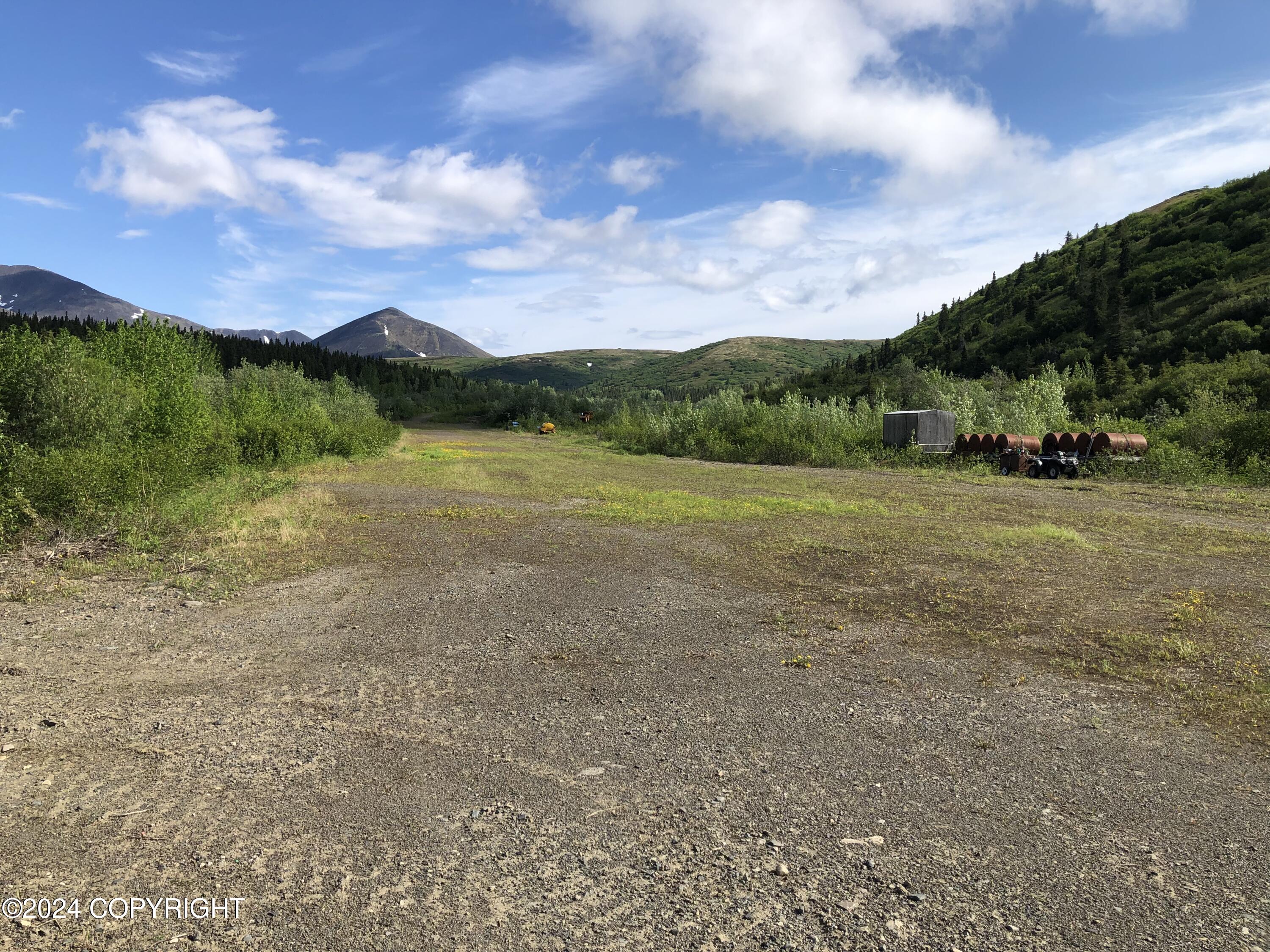 000 MARVEL CREEK GOLD MINE - South