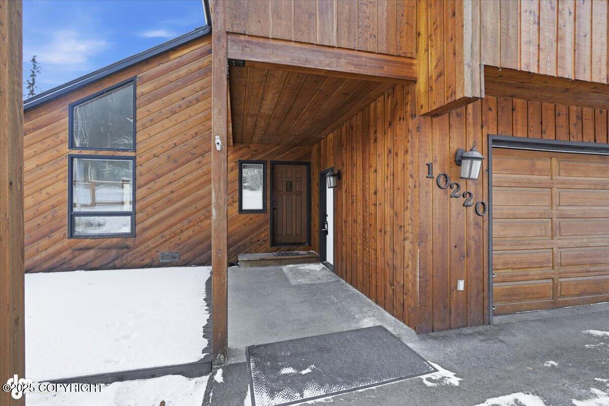 10220 Silvertip Circle