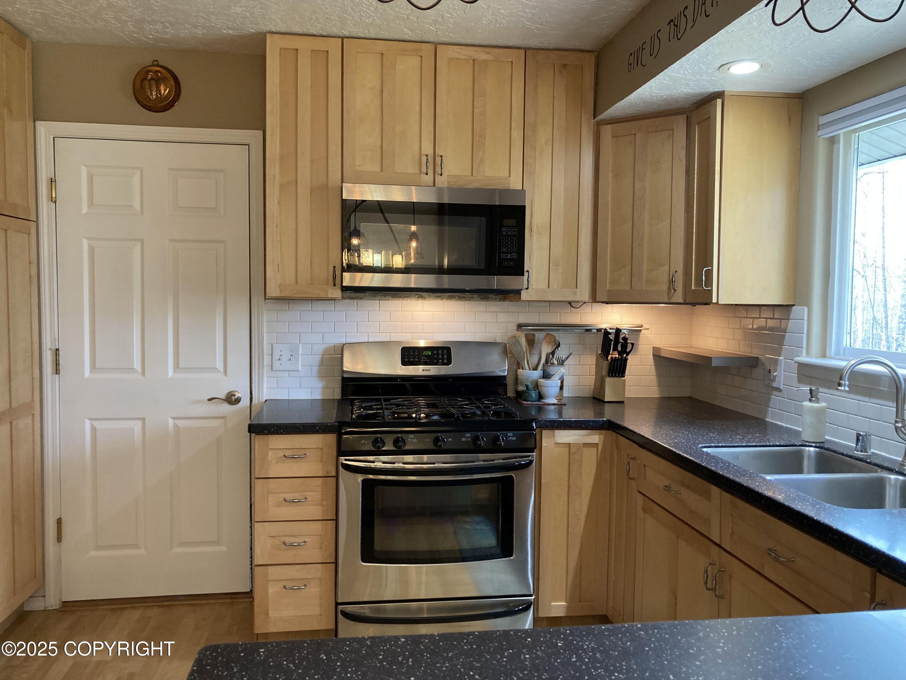 22909 Green Garden Drive, Chugiak, Alaska image 15