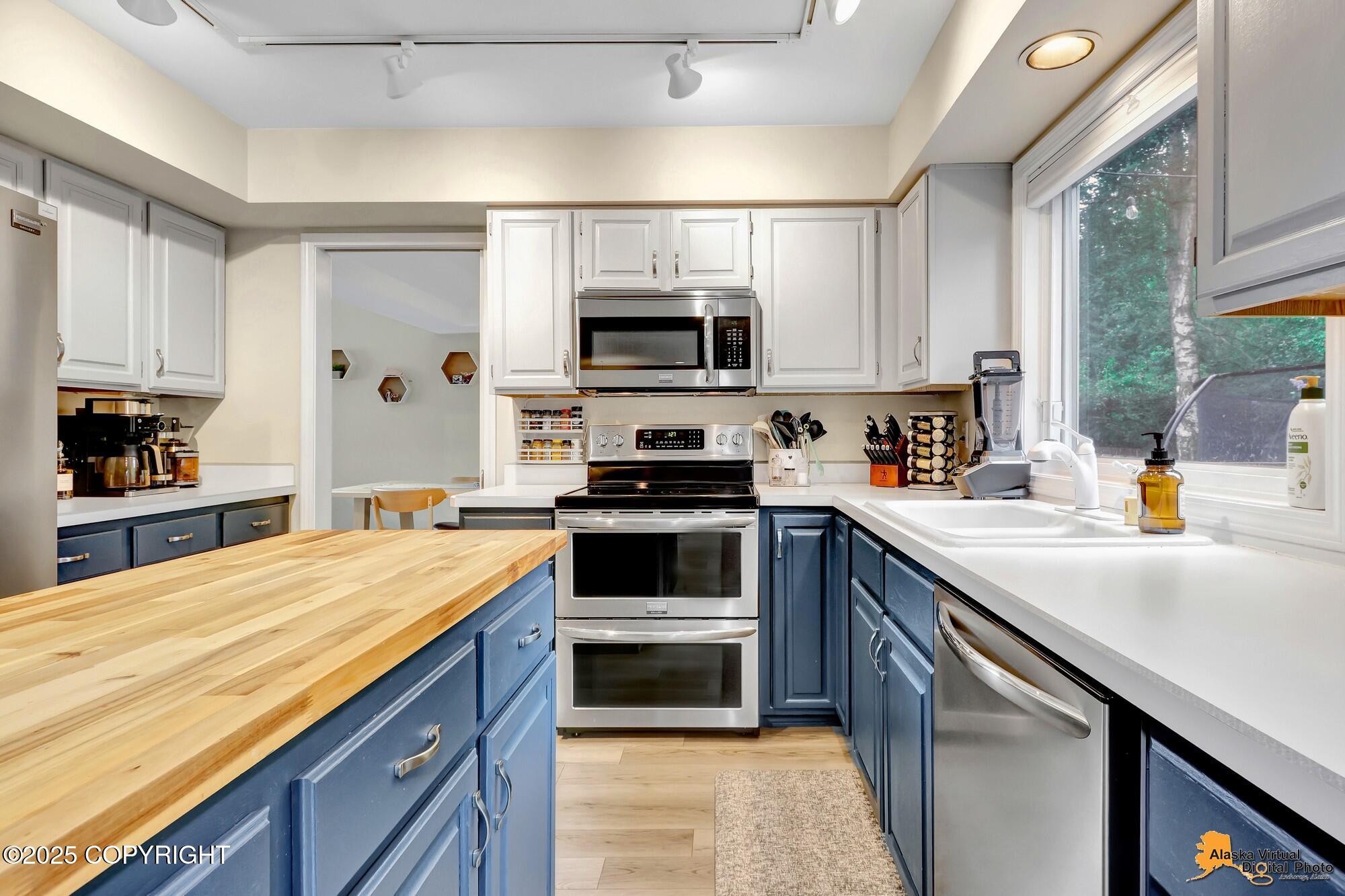 Anchorage, Alaska 99516, United States, 4 Bedrooms Bedrooms, ,3 BathroomsBathrooms,Residential,Active,169041