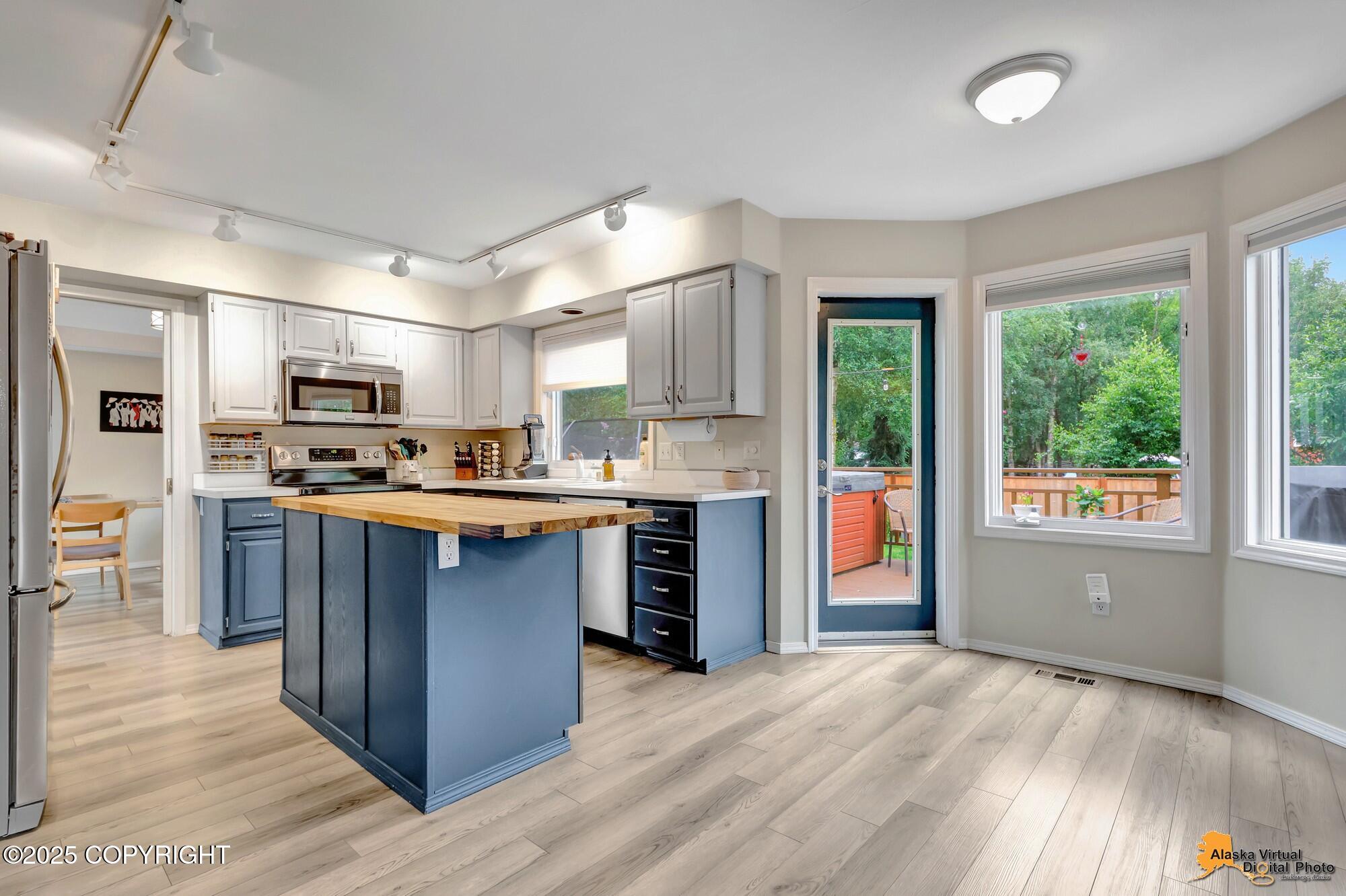 Anchorage, Alaska 99516, United States, 4 Bedrooms Bedrooms, ,3 BathroomsBathrooms,Residential,Active,169041