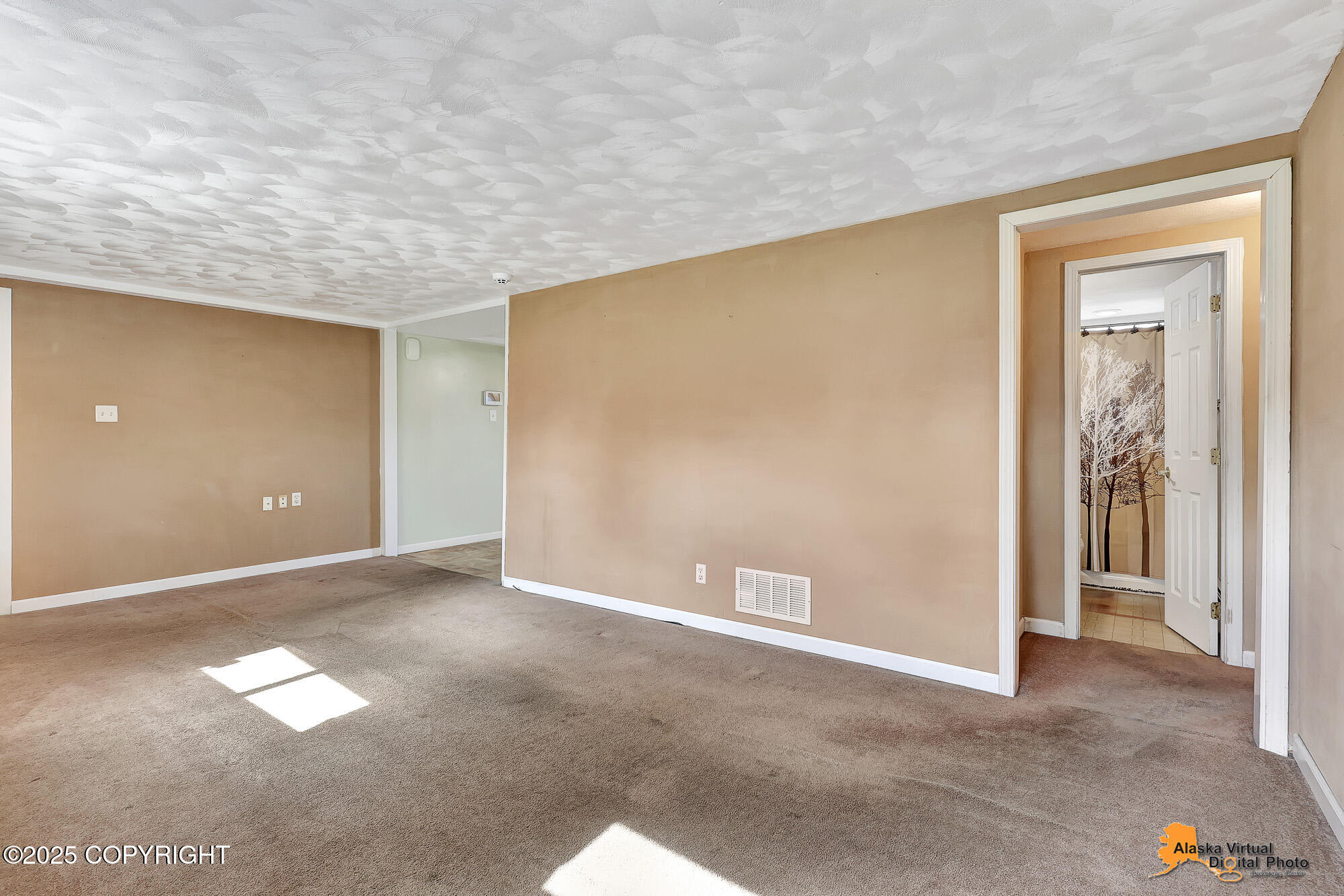 Anchorage, Alaska 99504, United States, 5 Bedrooms Bedrooms, ,3 BathroomsBathrooms,Residential,Pending,190511