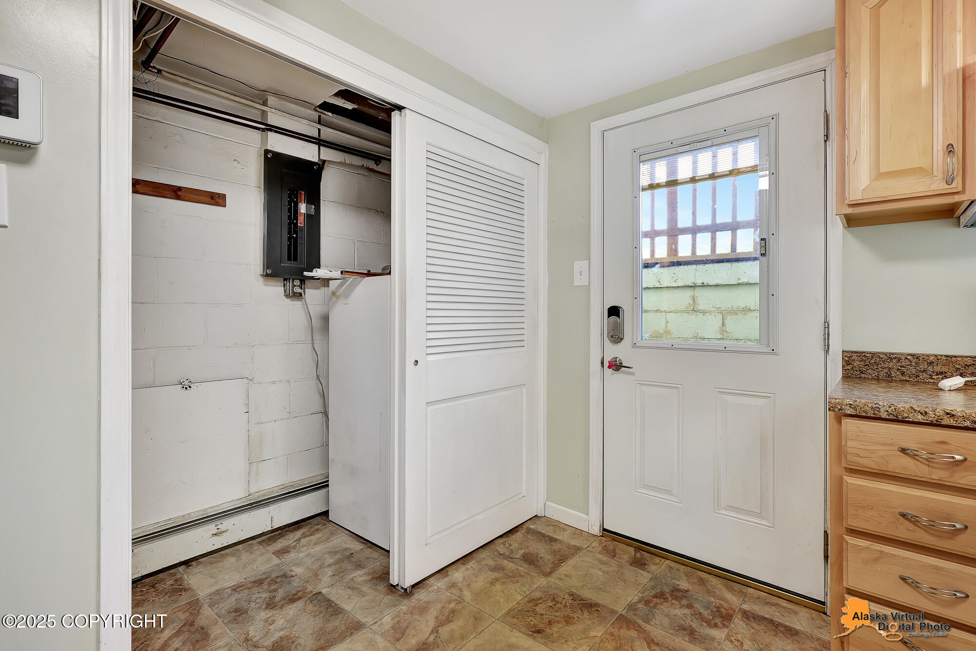 Anchorage, Alaska 99504, United States, 5 Bedrooms Bedrooms, ,3 BathroomsBathrooms,Residential,Pending,190511