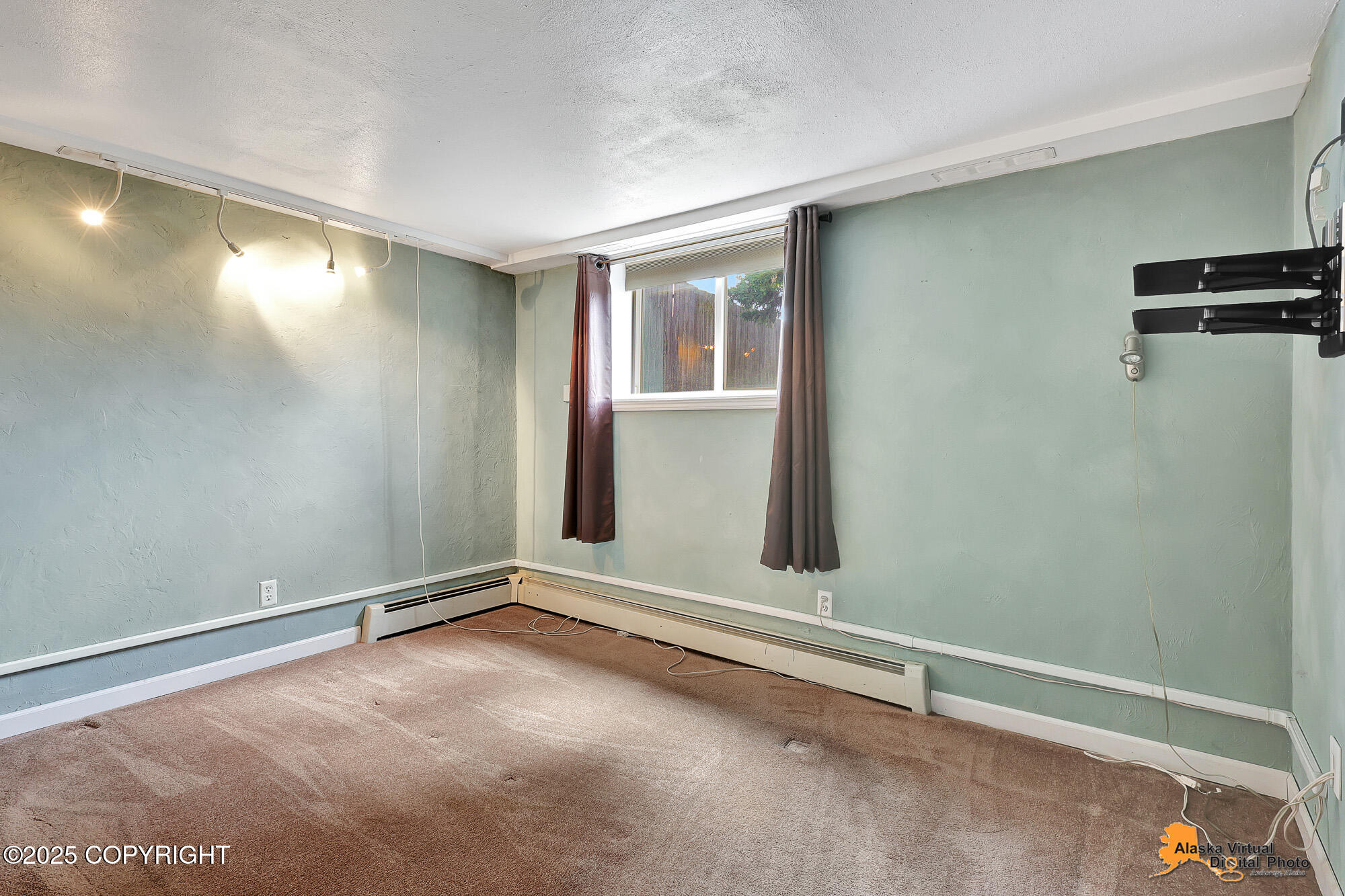 Anchorage, Alaska 99504, United States, 5 Bedrooms Bedrooms, ,3 BathroomsBathrooms,Residential,Pending,190511