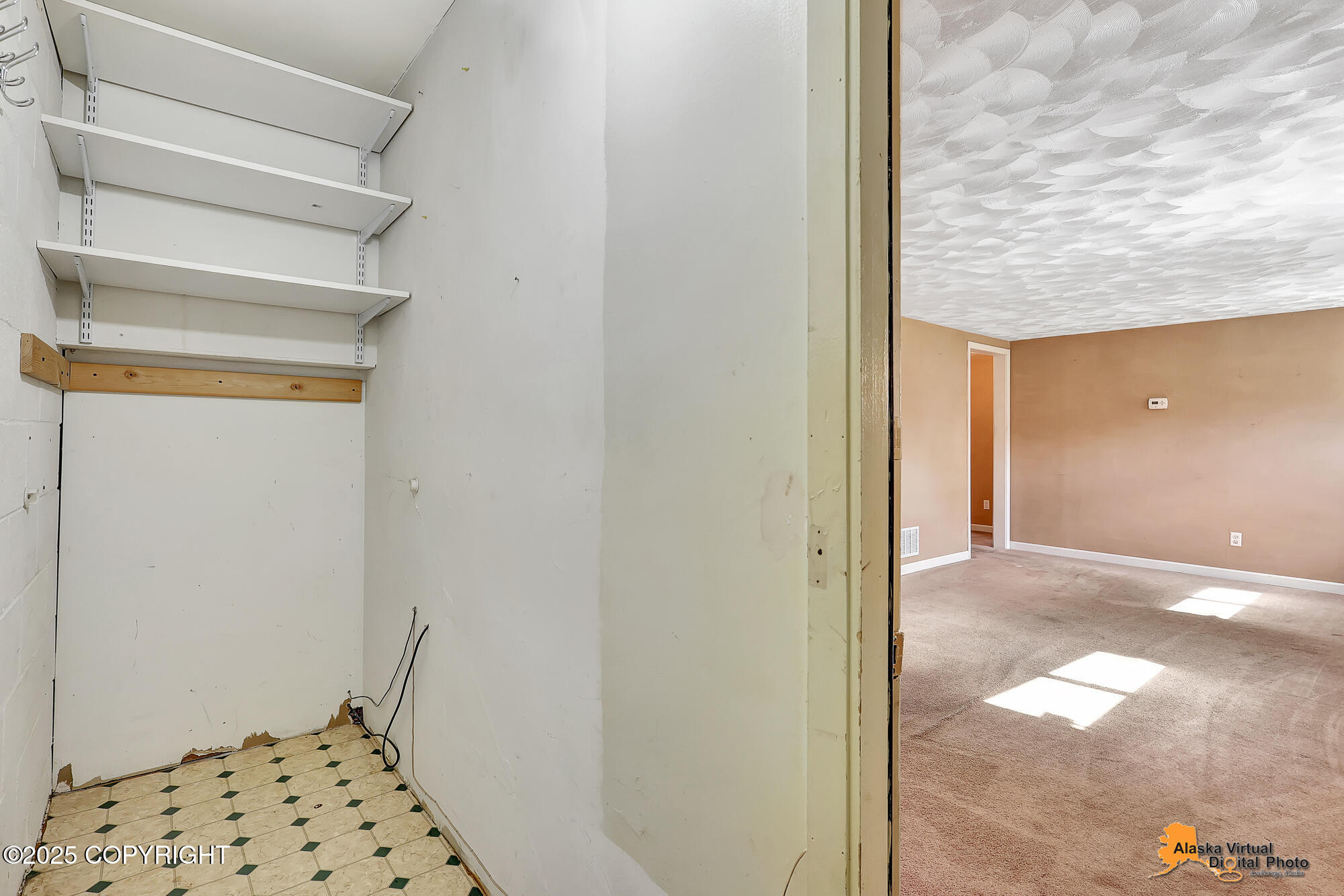 Anchorage, Alaska 99504, United States, 5 Bedrooms Bedrooms, ,3 BathroomsBathrooms,Residential,Pending,190511