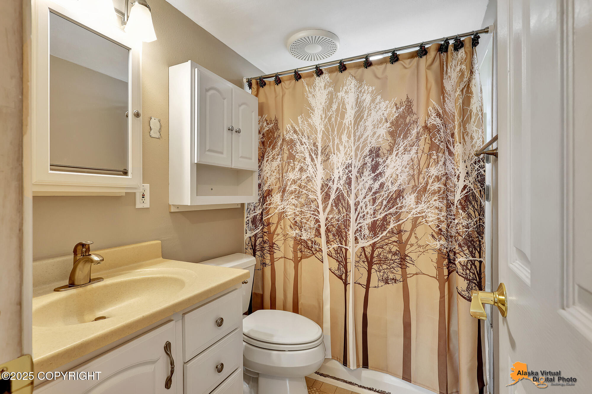 Anchorage, Alaska 99504, United States, 5 Bedrooms Bedrooms, ,3 BathroomsBathrooms,Residential,Pending,190511