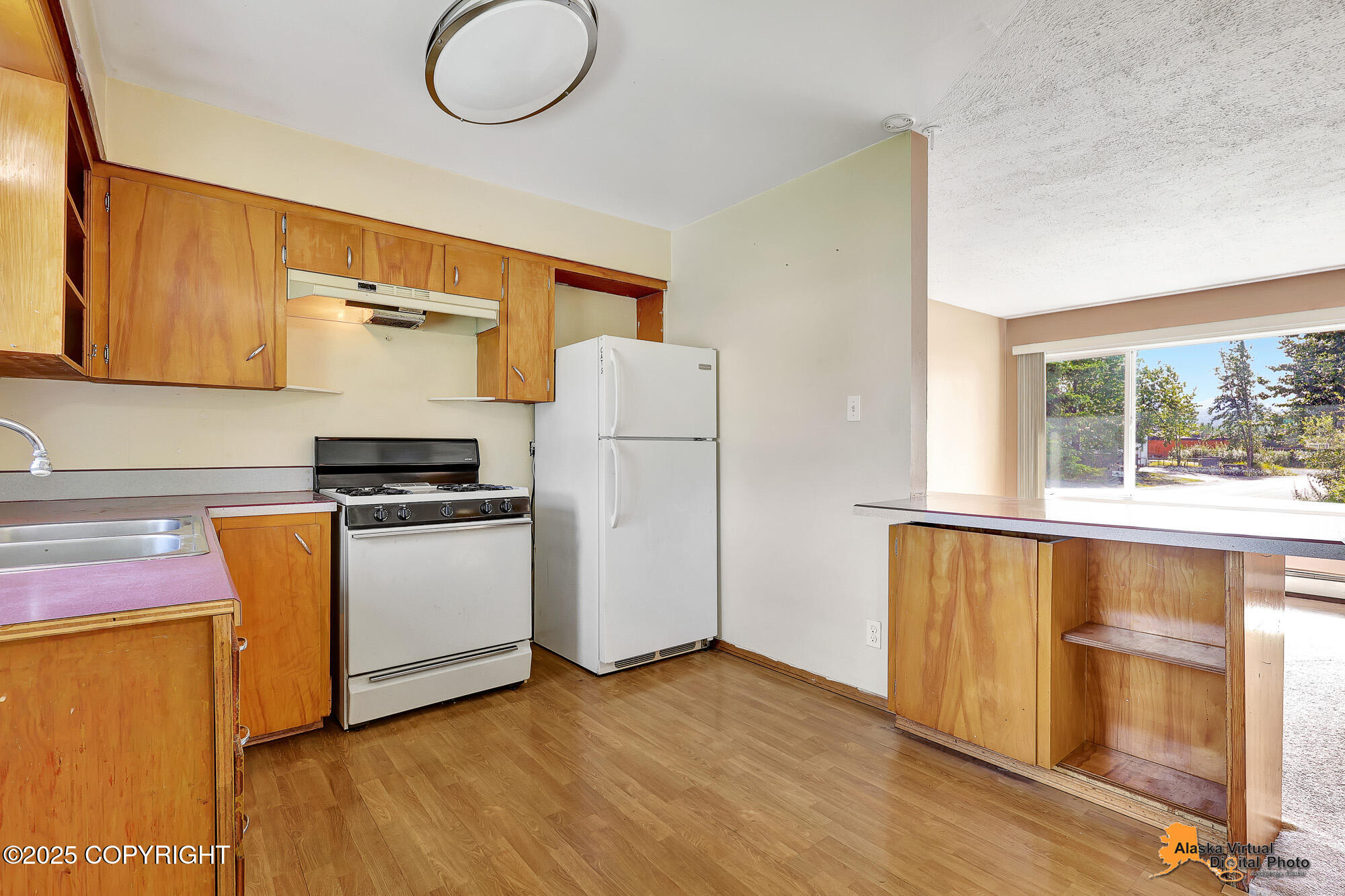 Anchorage, Alaska 99504, United States, 5 Bedrooms Bedrooms, ,3 BathroomsBathrooms,Residential,Pending,190511