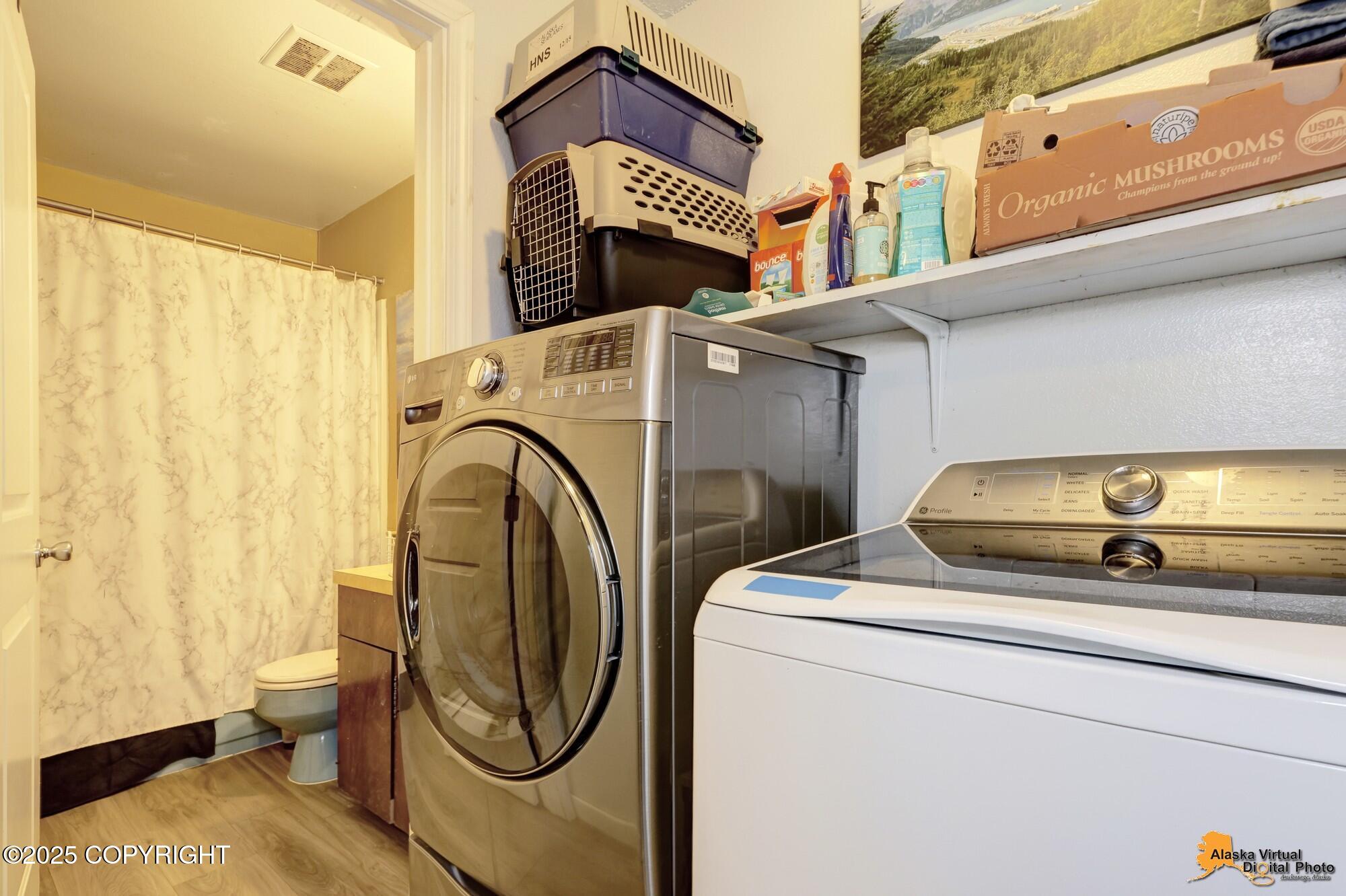 Anchorage, Alaska 99508, United States, 4 Bedrooms Bedrooms, ,2 BathroomsBathrooms,Residential,Pending,234264