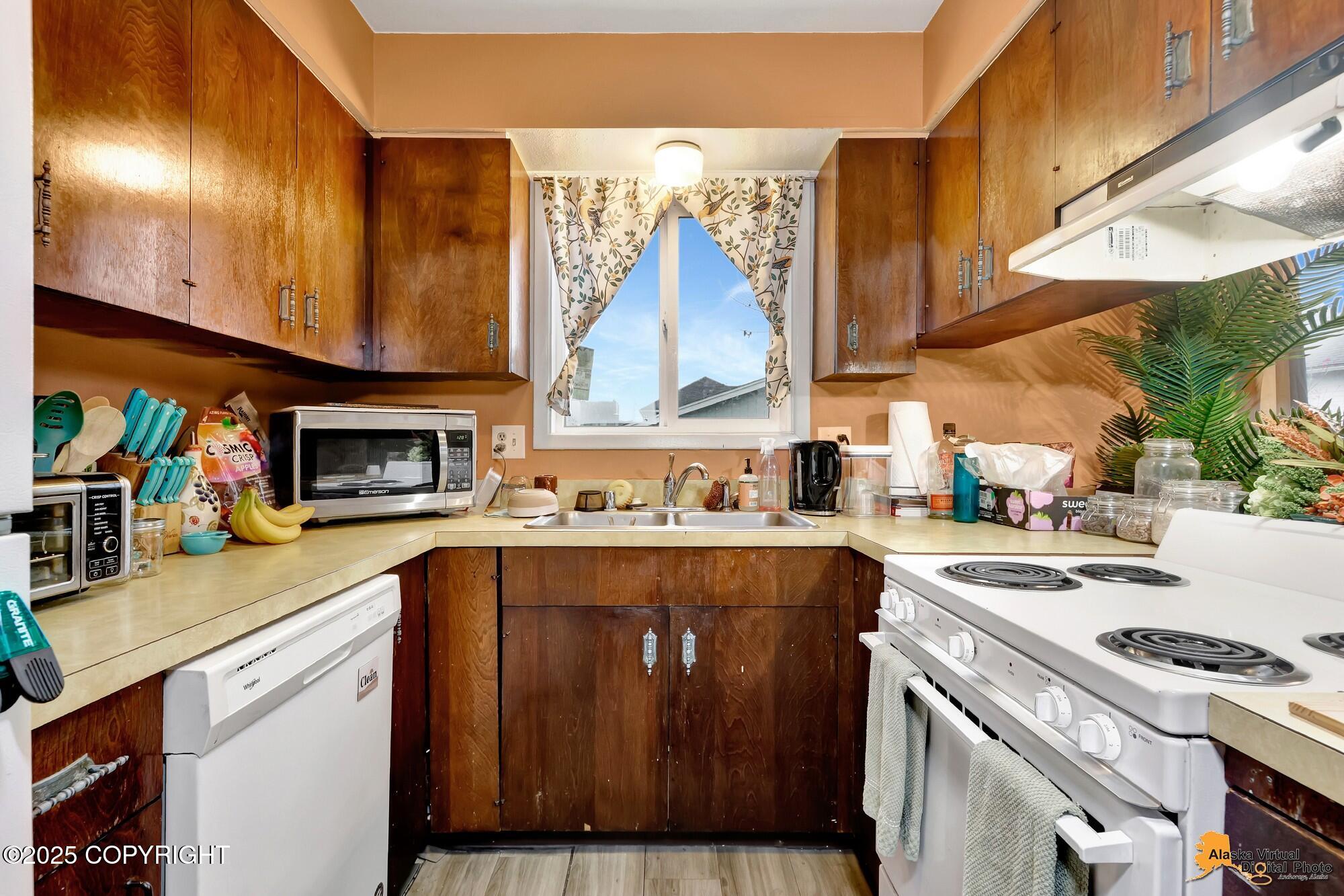 Anchorage, Alaska 99508, United States, 4 Bedrooms Bedrooms, ,2 BathroomsBathrooms,Residential,Pending,234264