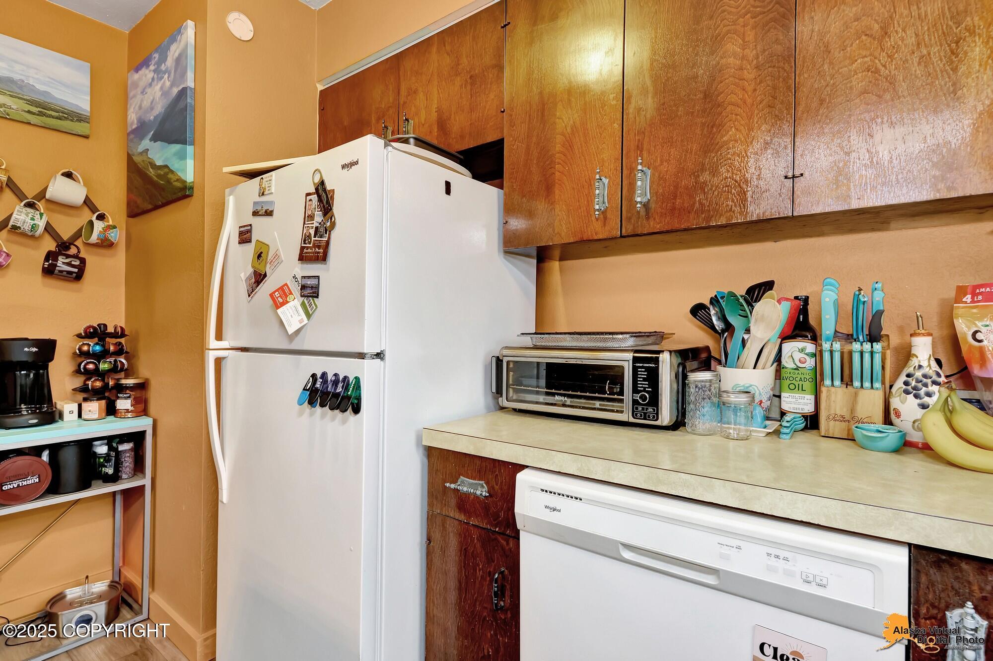 Anchorage, Alaska 99508, United States, 4 Bedrooms Bedrooms, ,2 BathroomsBathrooms,Residential,Pending,234264