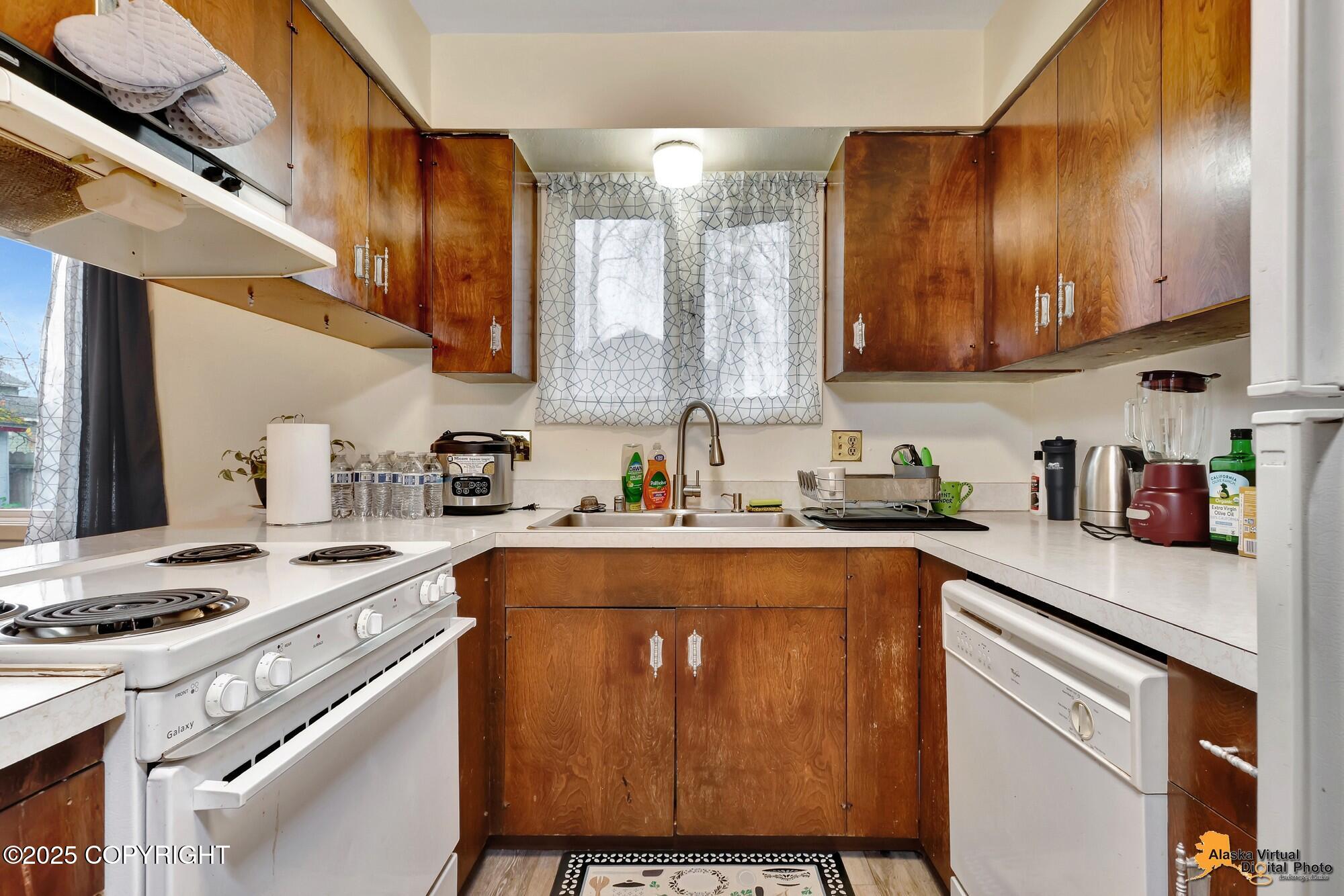 Anchorage, Alaska 99508, United States, 4 Bedrooms Bedrooms, ,2 BathroomsBathrooms,Residential,Pending,234264