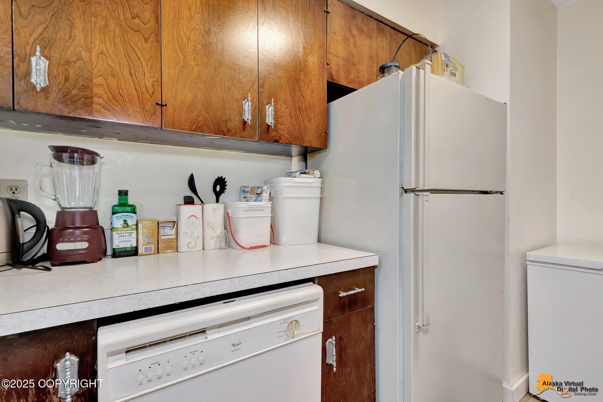 Anchorage, Alaska 99508, United States, 4 Bedrooms Bedrooms, ,2 BathroomsBathrooms,Residential,Pending,234264