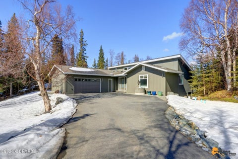 Homes For Sale - 7141 Tree Top Circle<br/> Anchorage, AK 99507