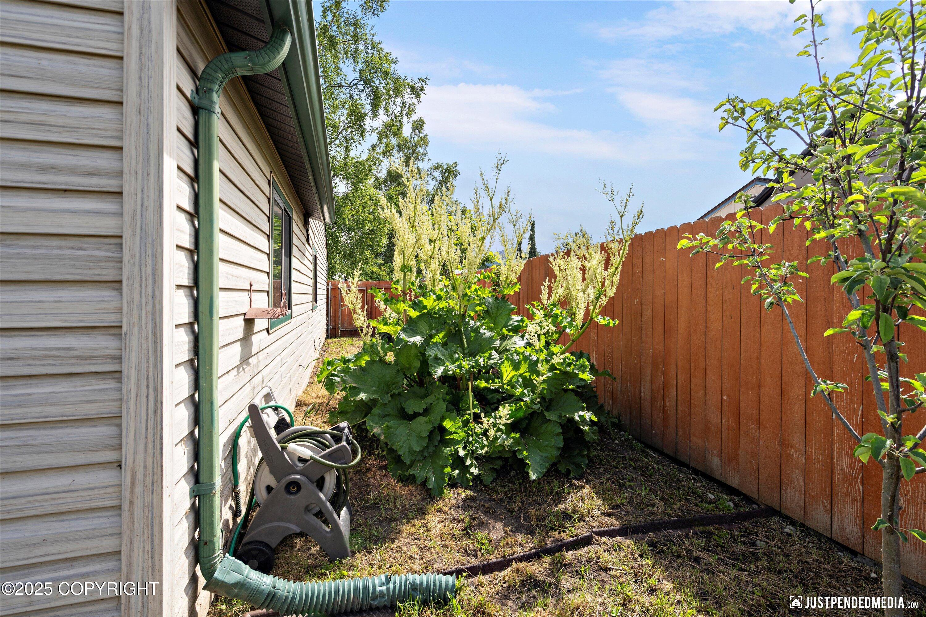 Anchorage, Alaska 99504, United States, 3 Bedrooms Bedrooms, ,1 BathroomBathrooms,Residential,Pending,160222