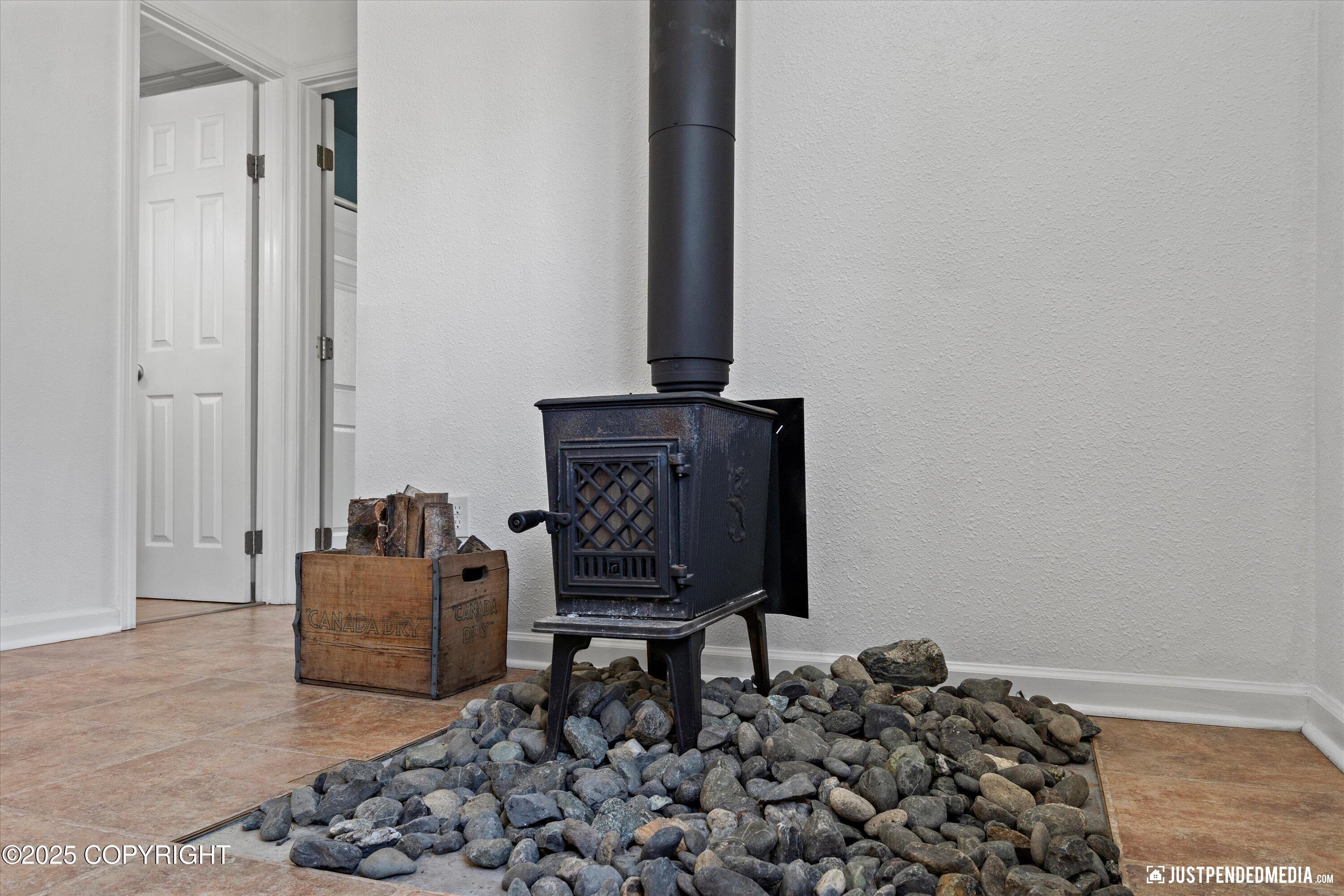 Anchorage, Alaska 99504, United States, 3 Bedrooms Bedrooms, ,1 BathroomBathrooms,Residential,Pending,160222