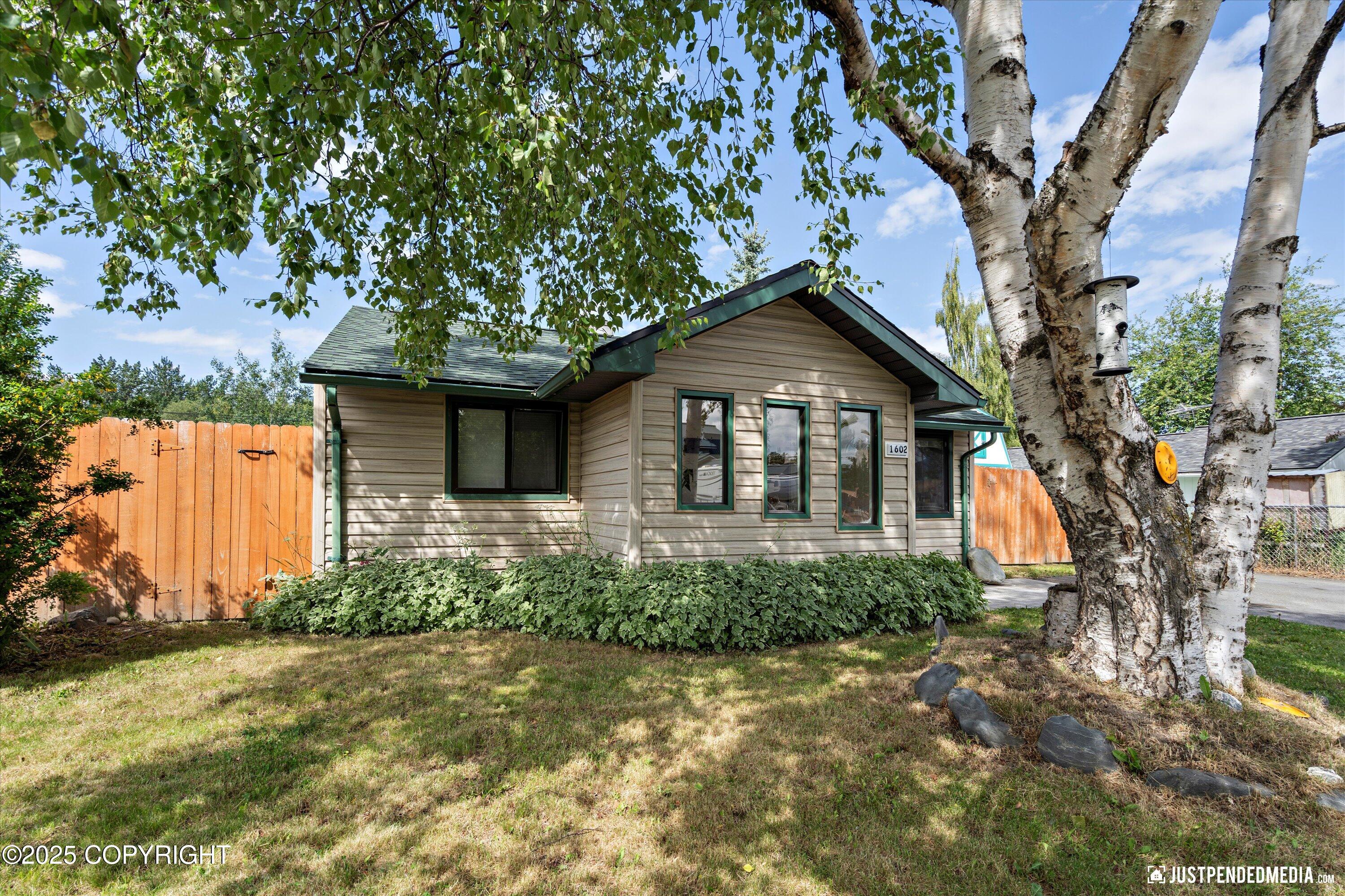 Anchorage, Alaska 99504, United States, 3 Bedrooms Bedrooms, ,1 BathroomBathrooms,Residential,Pending,160222