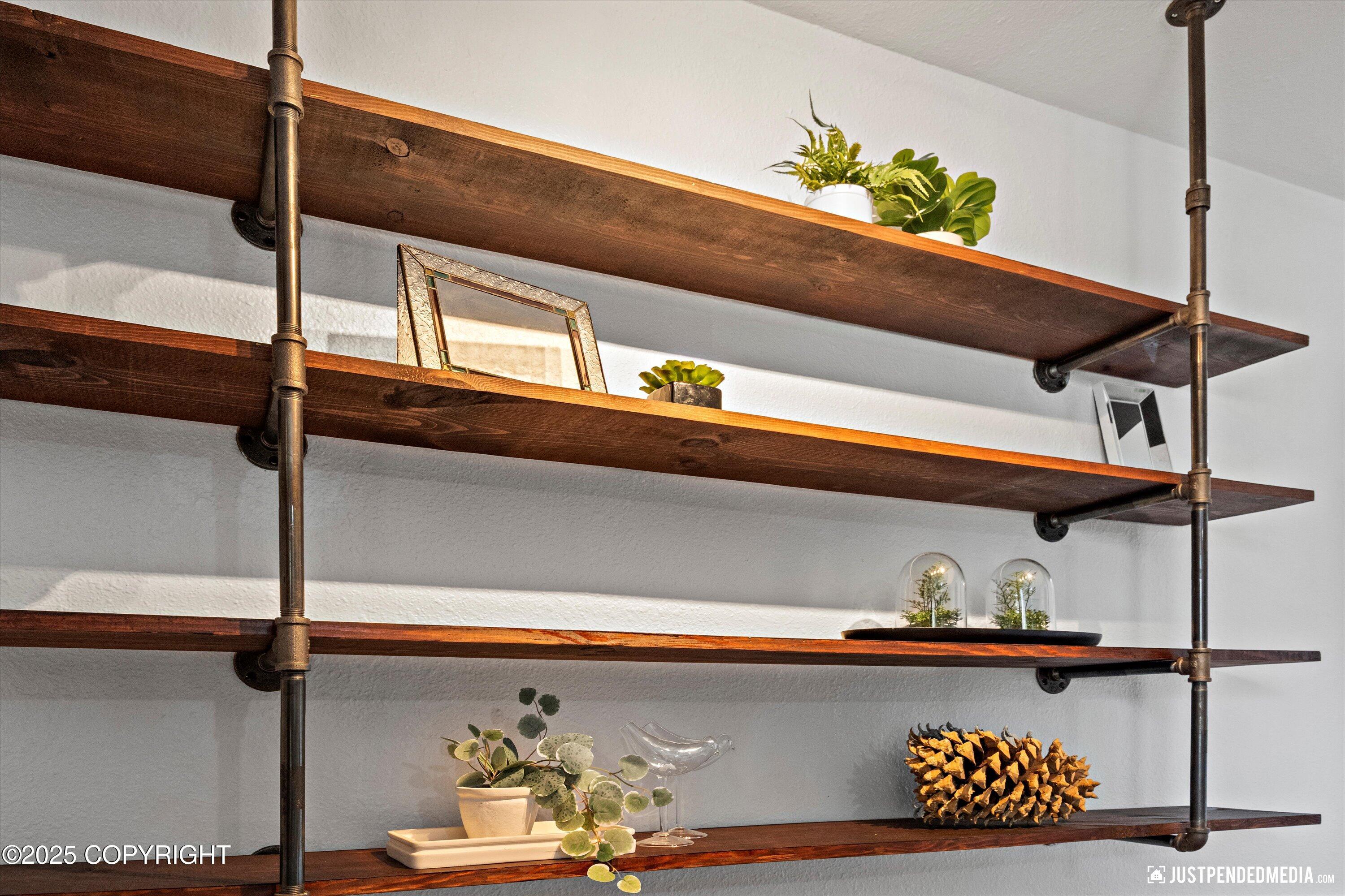 Anchorage, Alaska 99504, United States, 3 Bedrooms Bedrooms, ,1 BathroomBathrooms,Residential,Pending,160222