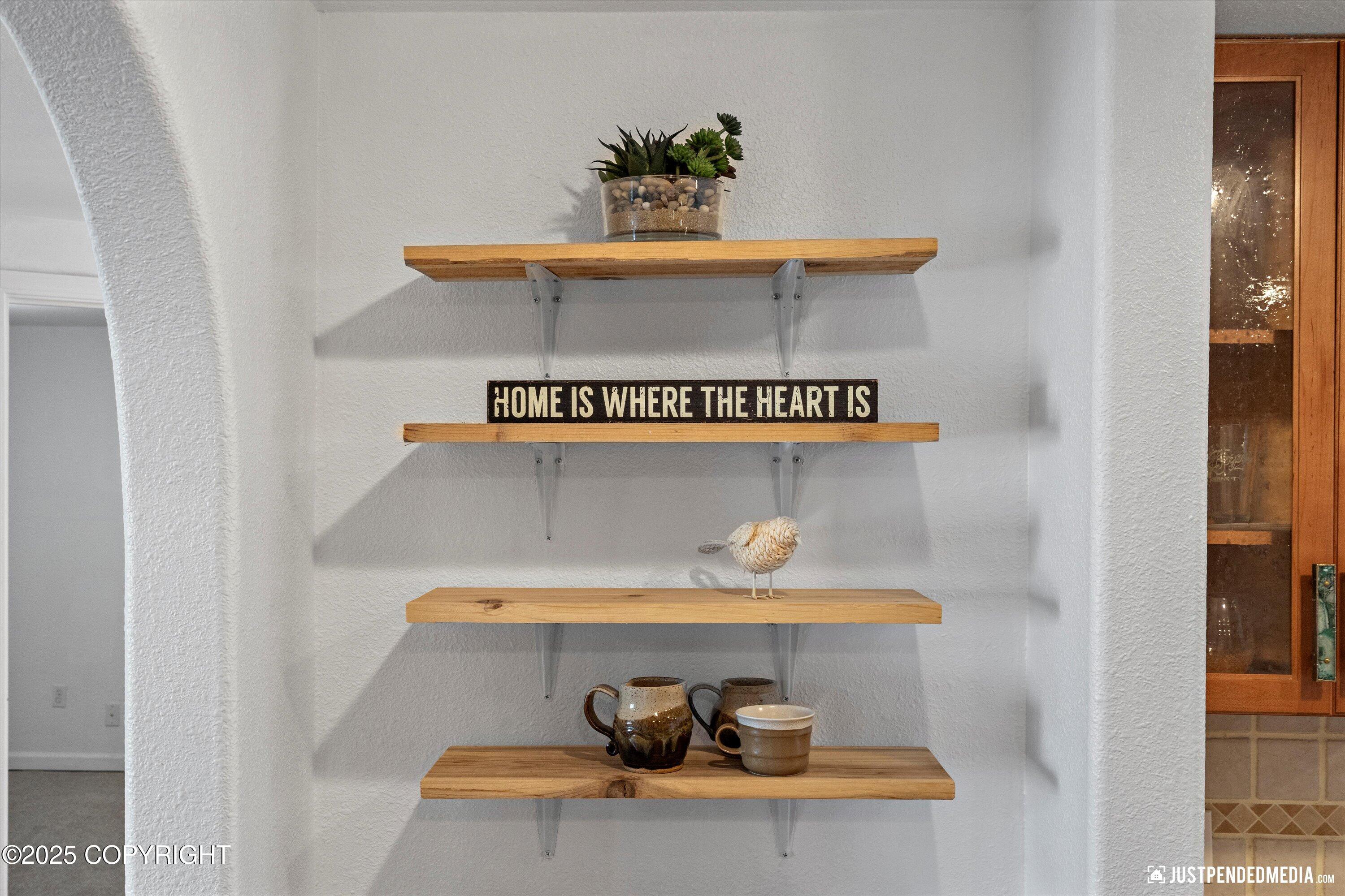 Anchorage, Alaska 99504, United States, 3 Bedrooms Bedrooms, ,1 BathroomBathrooms,Residential,Pending,160222