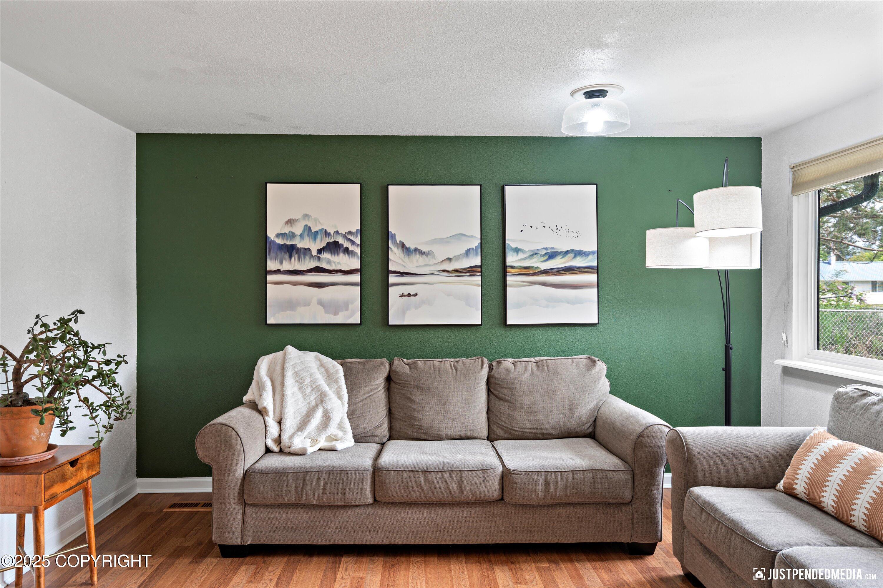 Anchorage, Alaska 99504, United States, 3 Bedrooms Bedrooms, ,1 BathroomBathrooms,Residential,Pending,160222