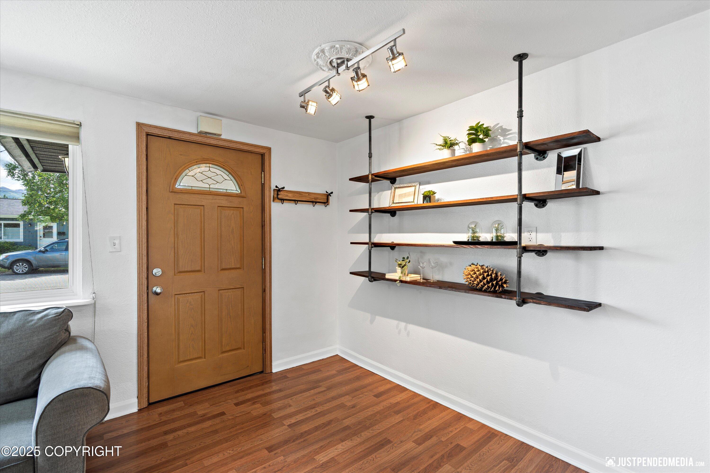 Anchorage, Alaska 99504, United States, 3 Bedrooms Bedrooms, ,1 BathroomBathrooms,Residential,Pending,160222