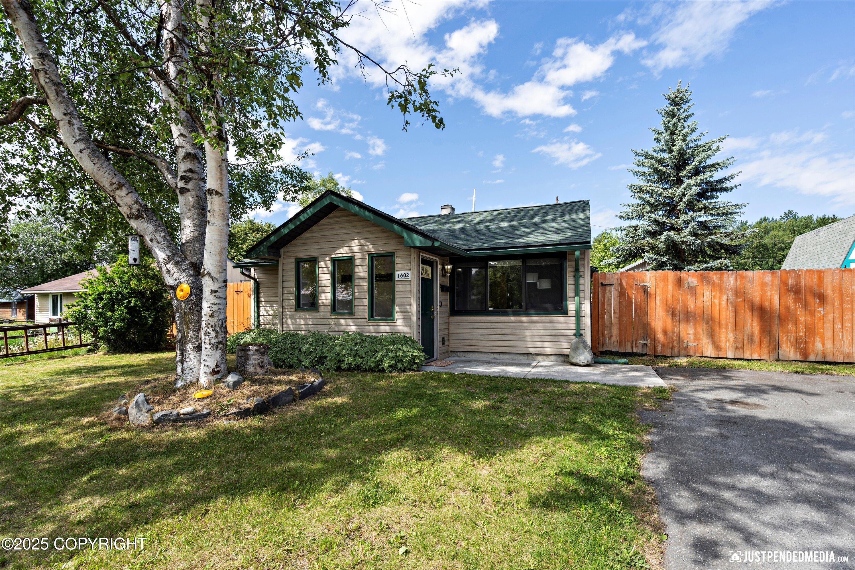 Anchorage, Alaska 99504, United States, 3 Bedrooms Bedrooms, ,1 BathroomBathrooms,Residential,Pending,160222