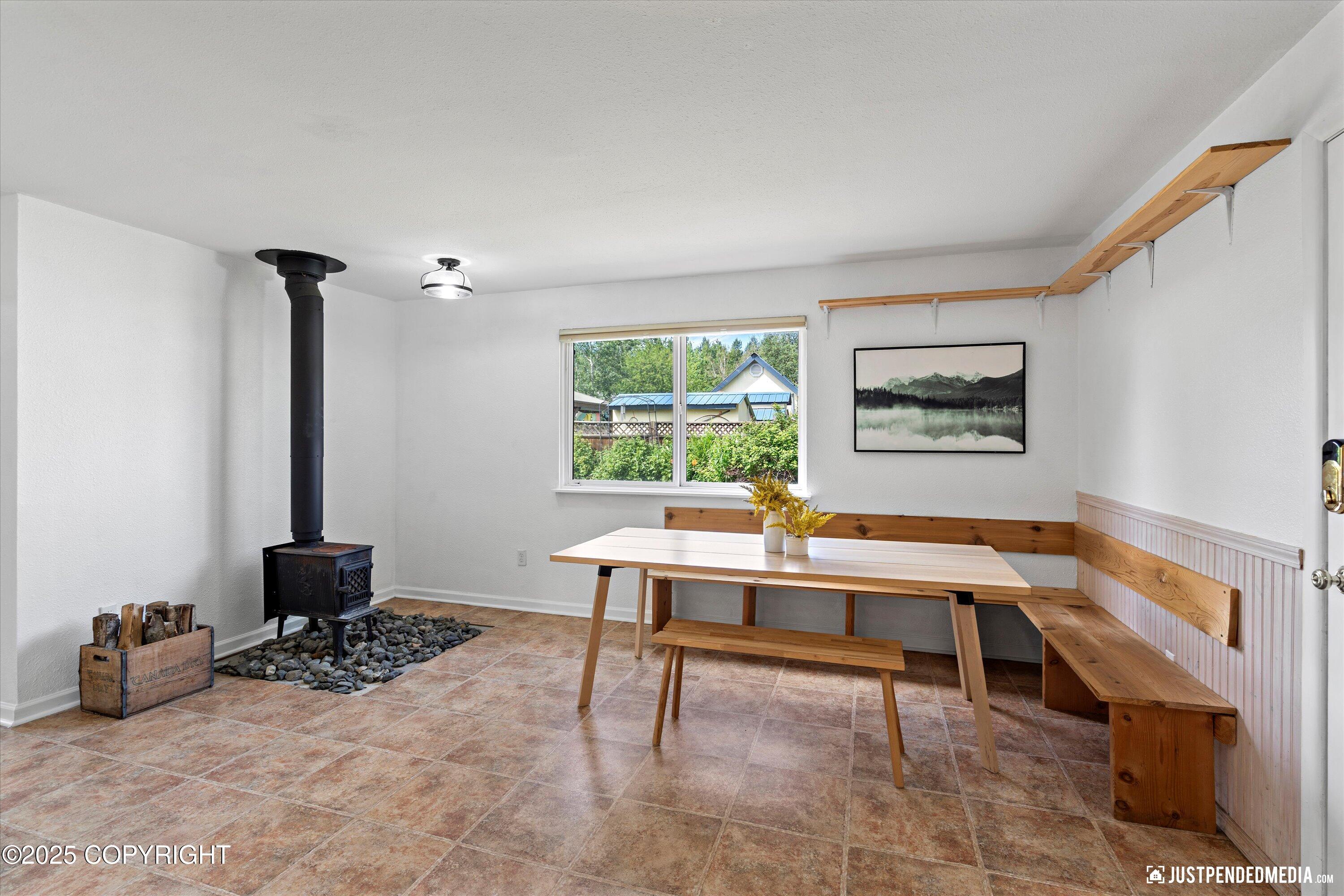 Anchorage, Alaska 99504, United States, 3 Bedrooms Bedrooms, ,1 BathroomBathrooms,Residential,Pending,160222