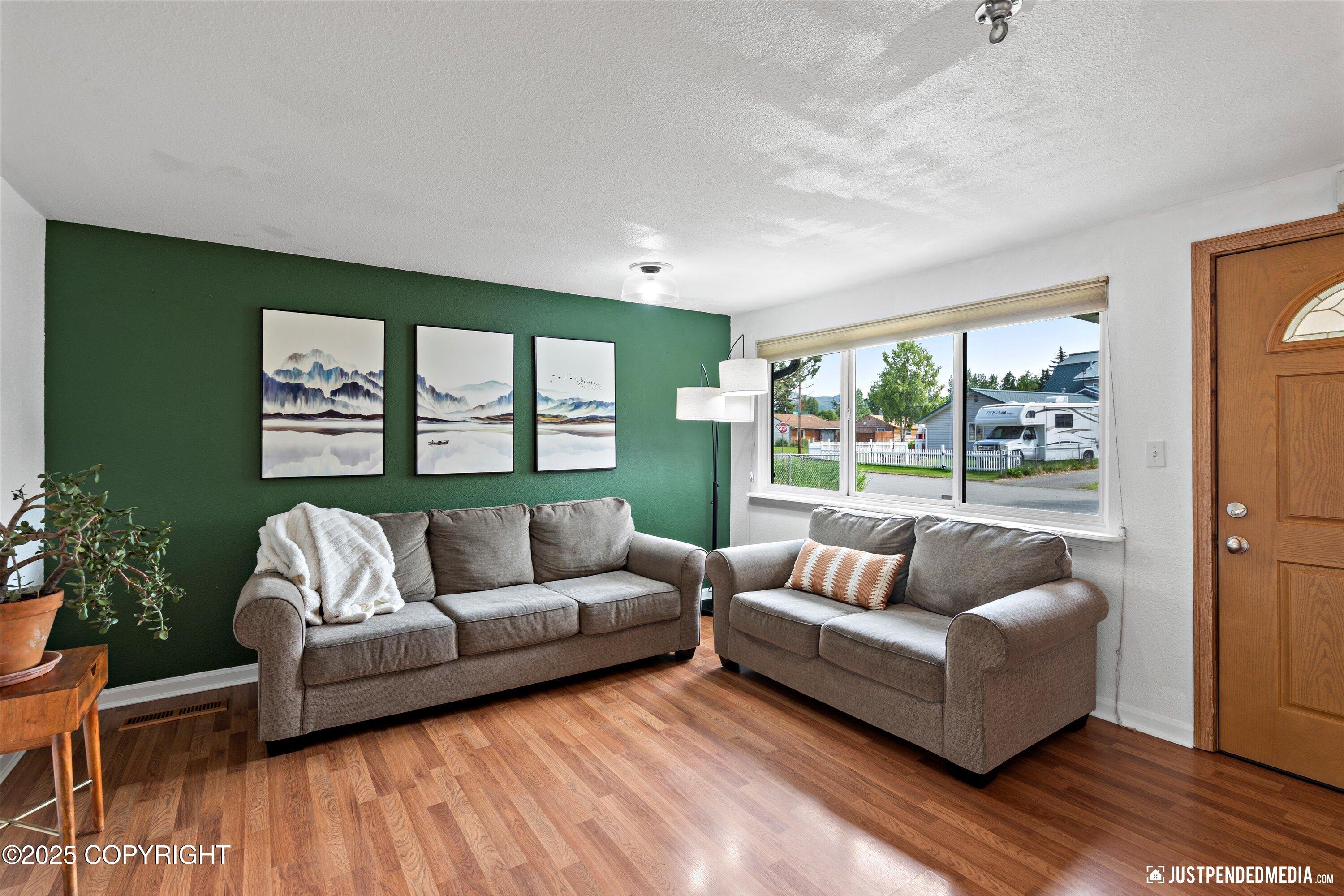 Anchorage, Alaska 99504, United States, 3 Bedrooms Bedrooms, ,1 BathroomBathrooms,Residential,Pending,160222