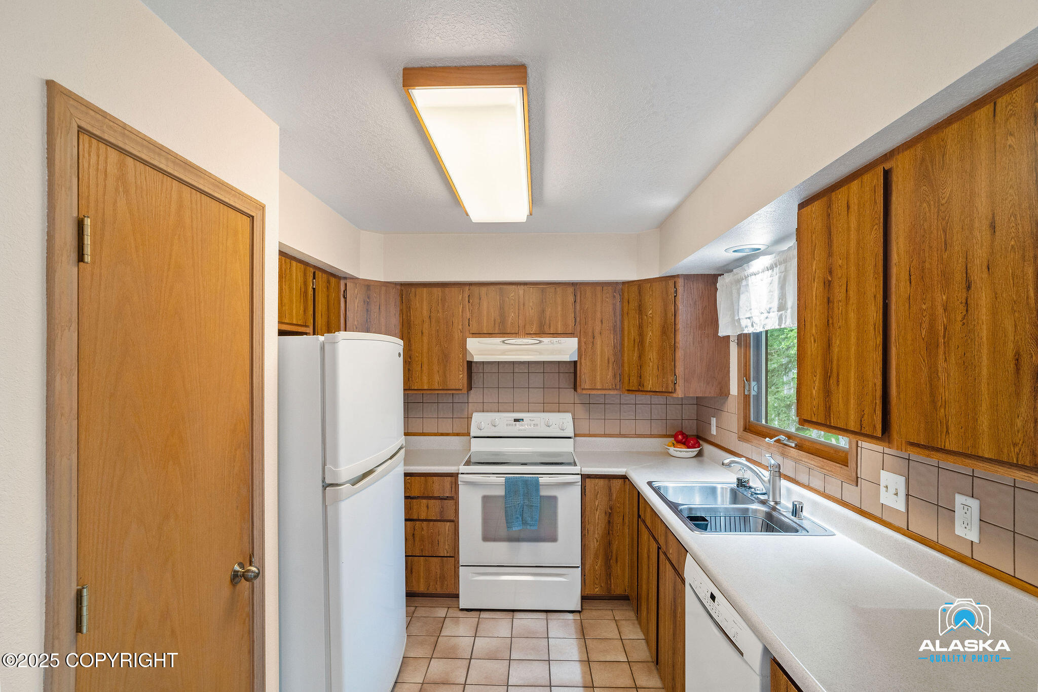 18113 Misty Falls Circle, Eagle River, Alaska image 8