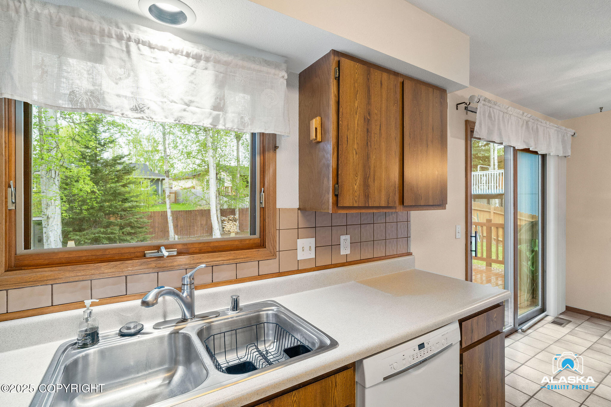 18113 Misty Falls Circle, Eagle River, Alaska image 10