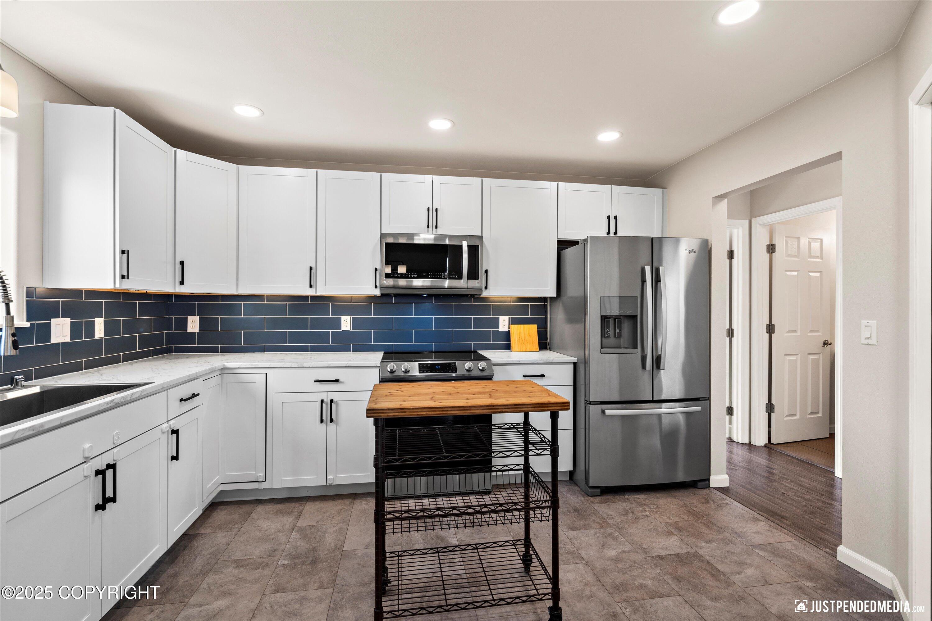 12142 Rolling Meadow Circle, Anchorage, Alaska image 17