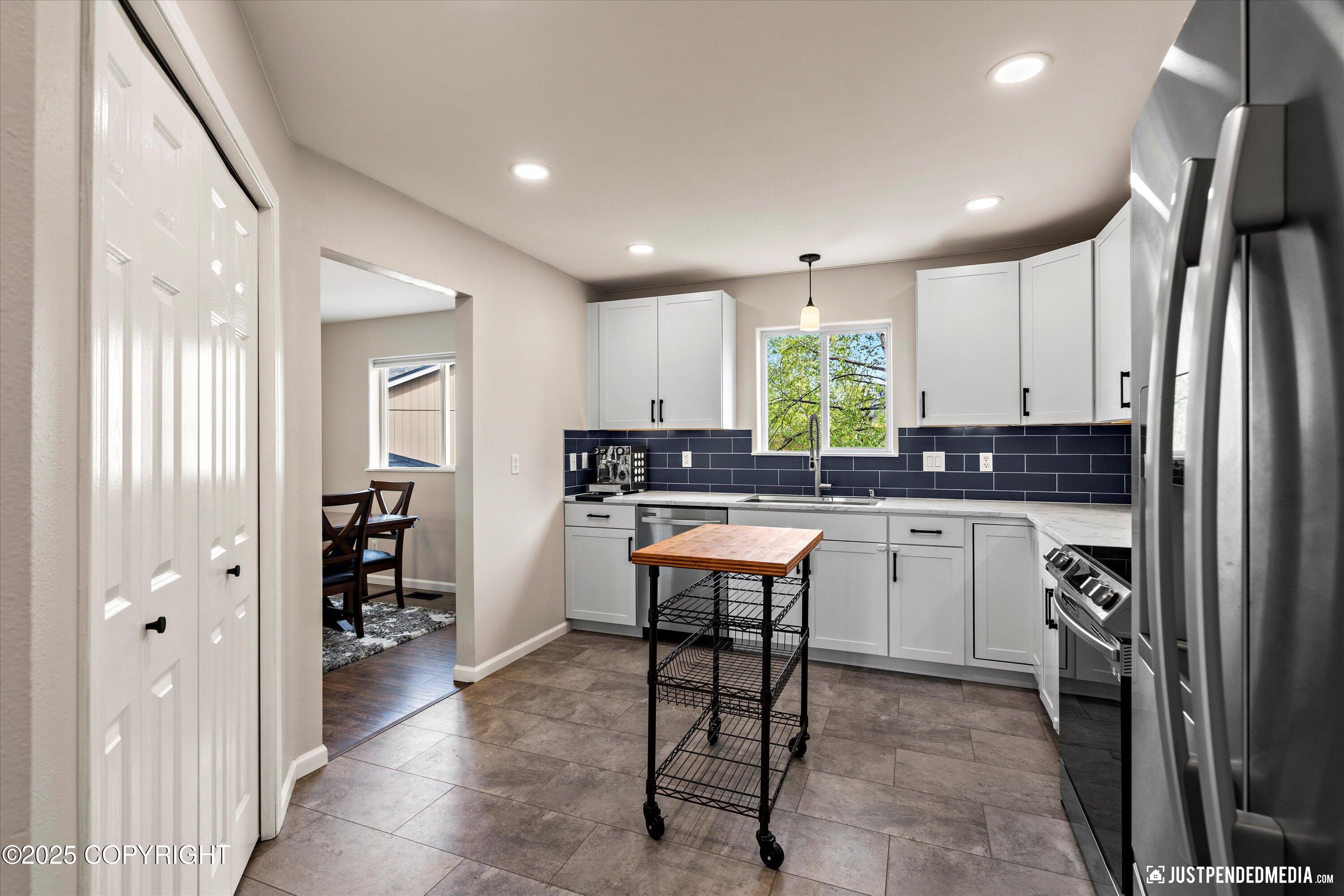12142 Rolling Meadow Circle, Anchorage, Alaska image 21