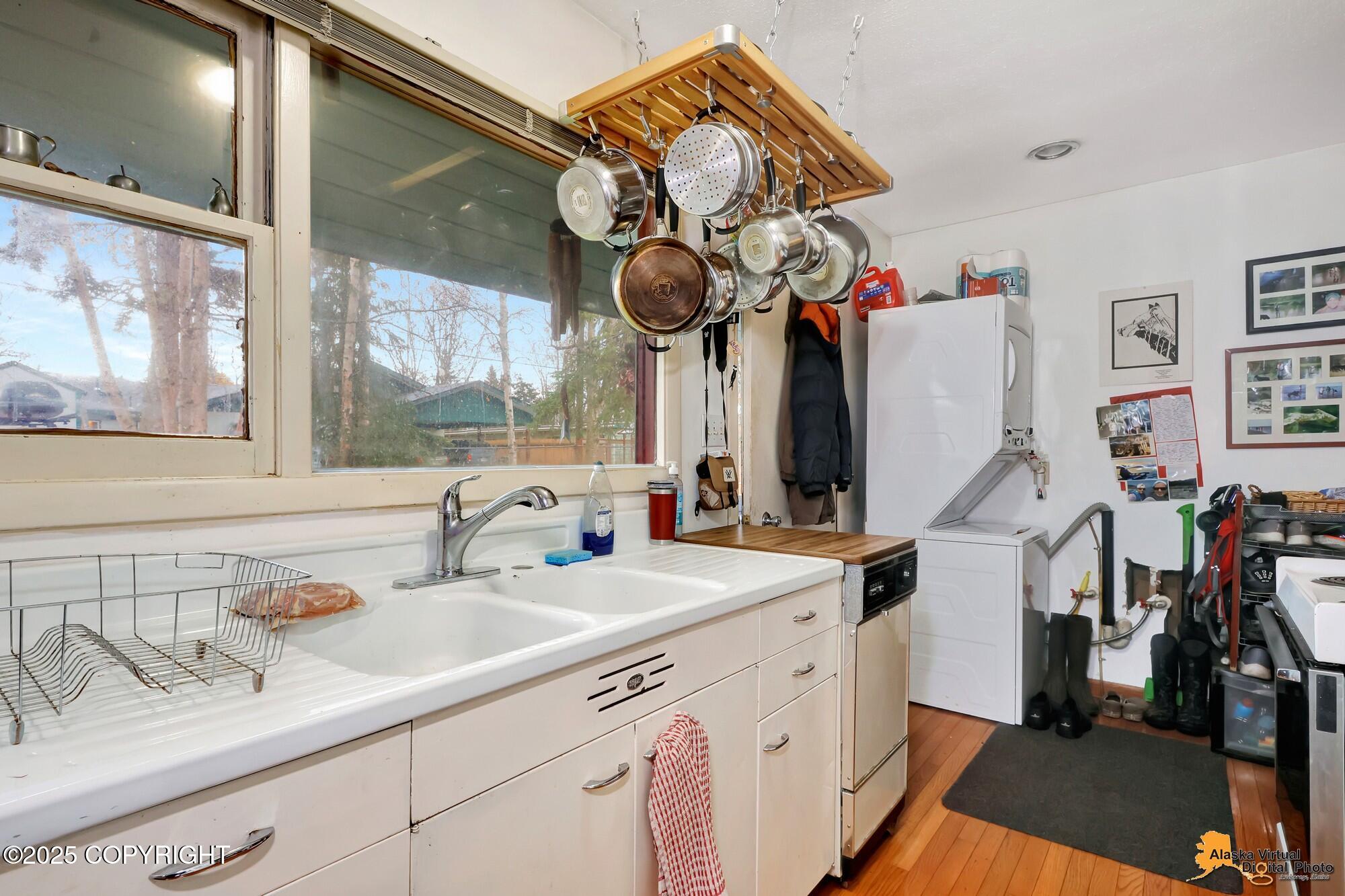 Anchorage, Alaska 99517, United States, 4 Bedrooms Bedrooms, ,2 BathroomsBathrooms,Residential,Active,234272