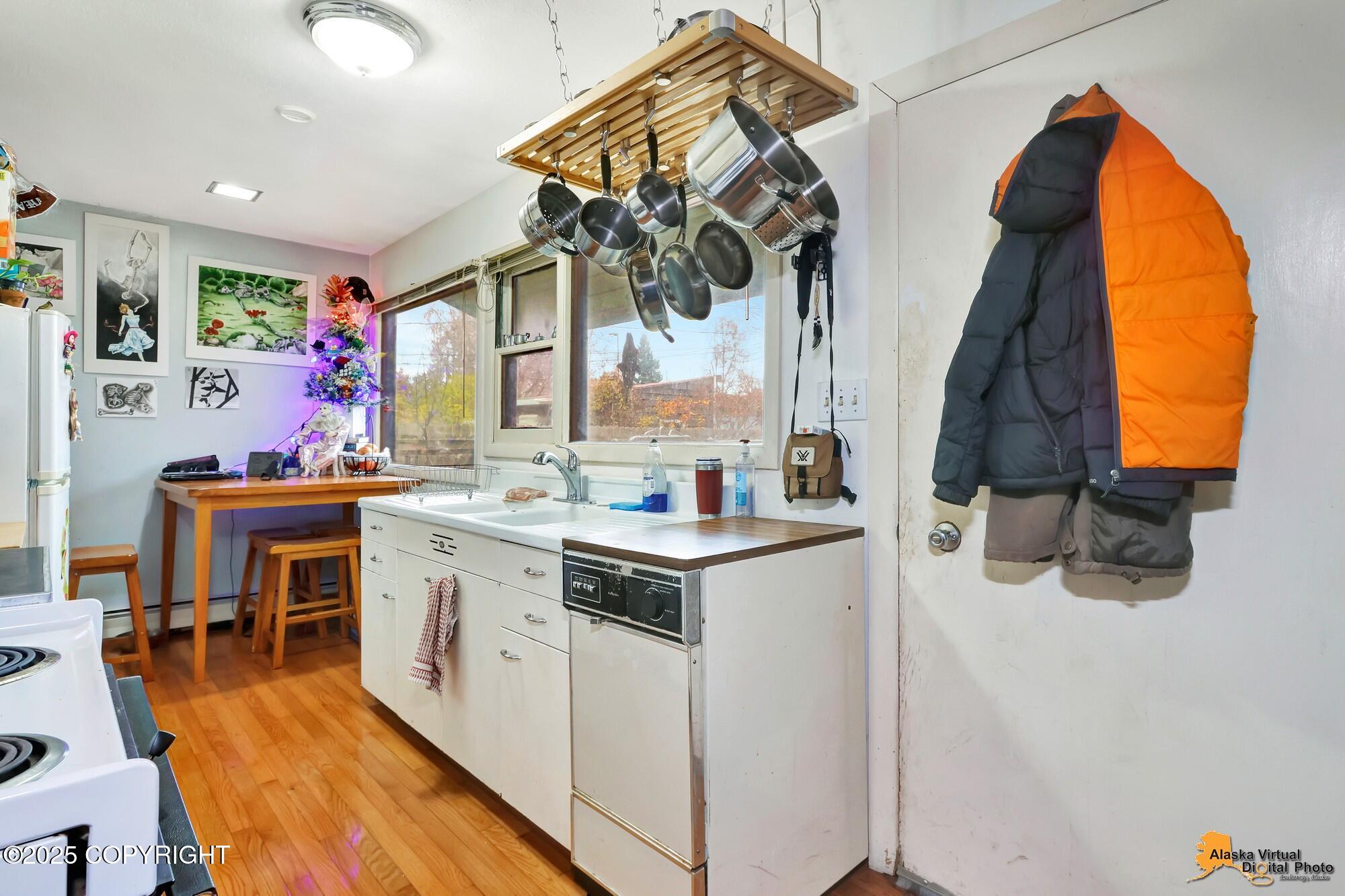 Anchorage, Alaska 99517, United States, 4 Bedrooms Bedrooms, ,2 BathroomsBathrooms,Residential,Active,234272