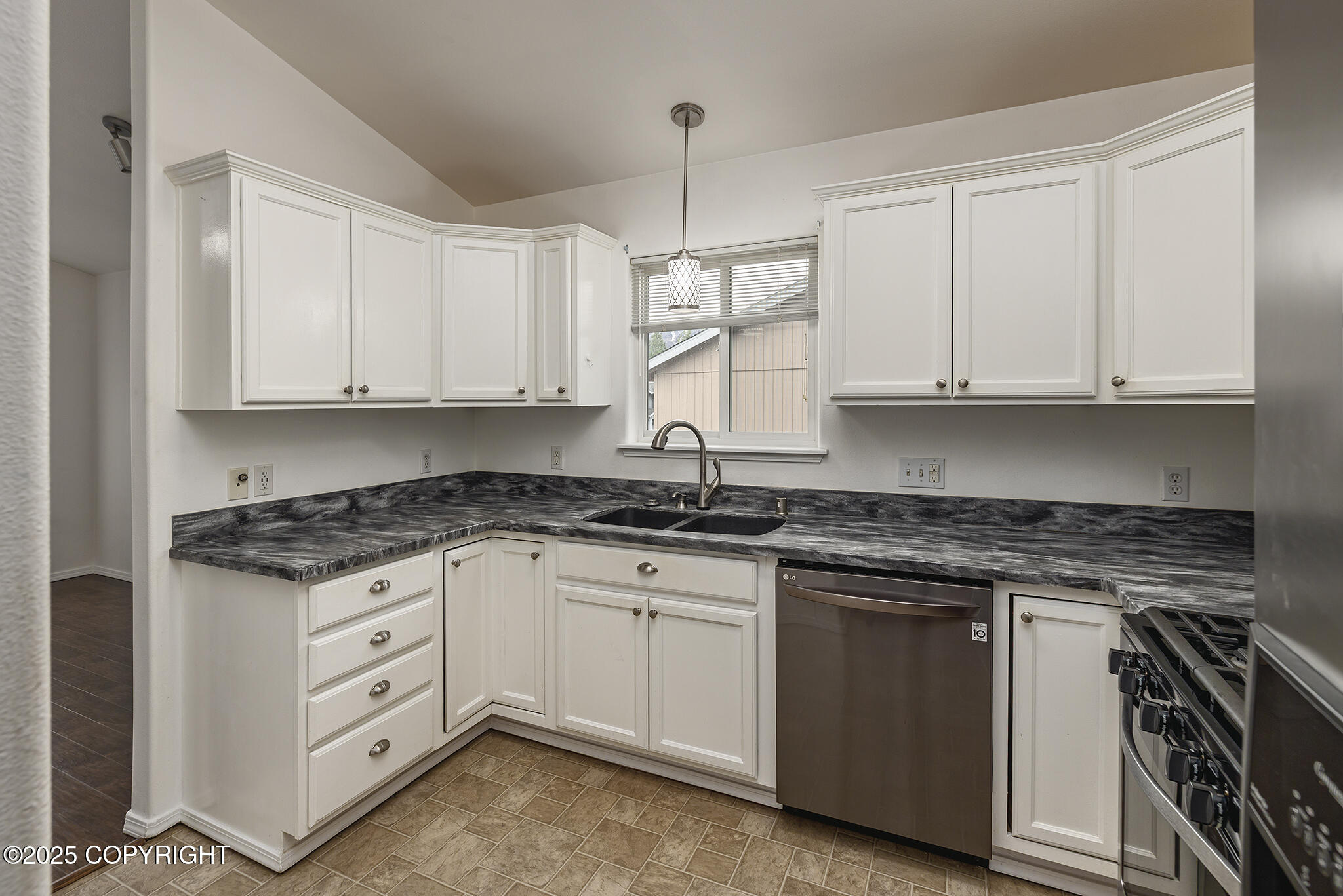 3658 Scenic View Drive, Anchorage, Alaska image 13