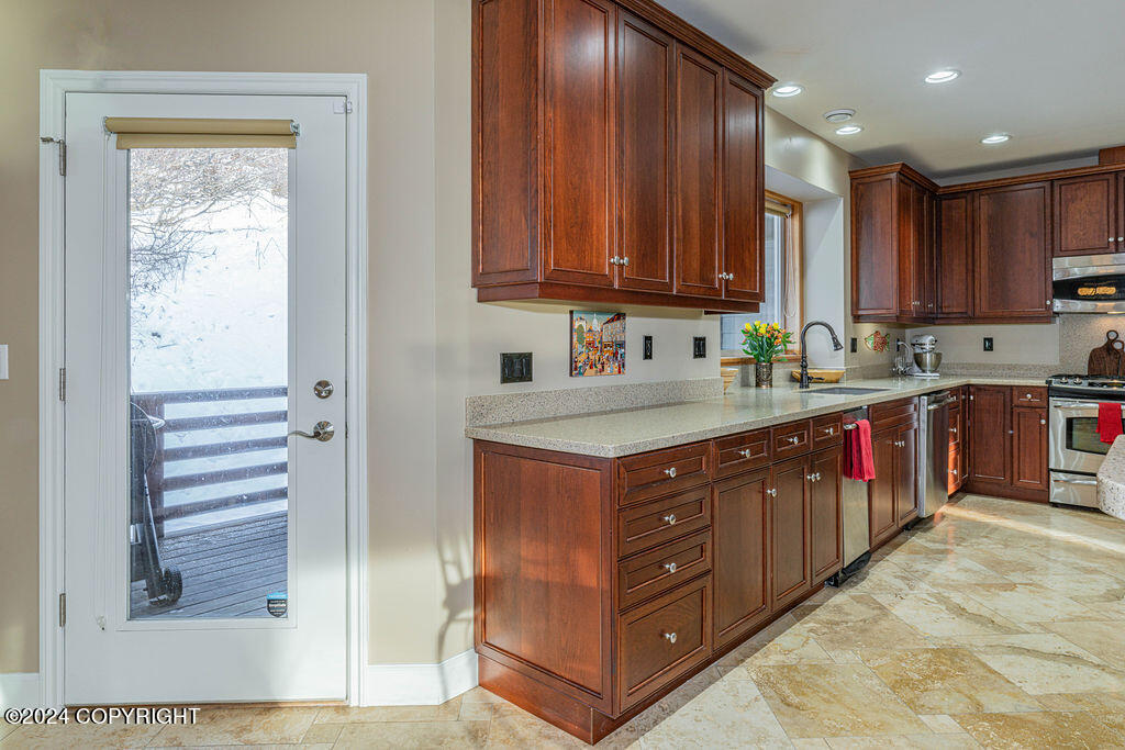 816 Quiet Creek Drive, Homer, Alaska image 12