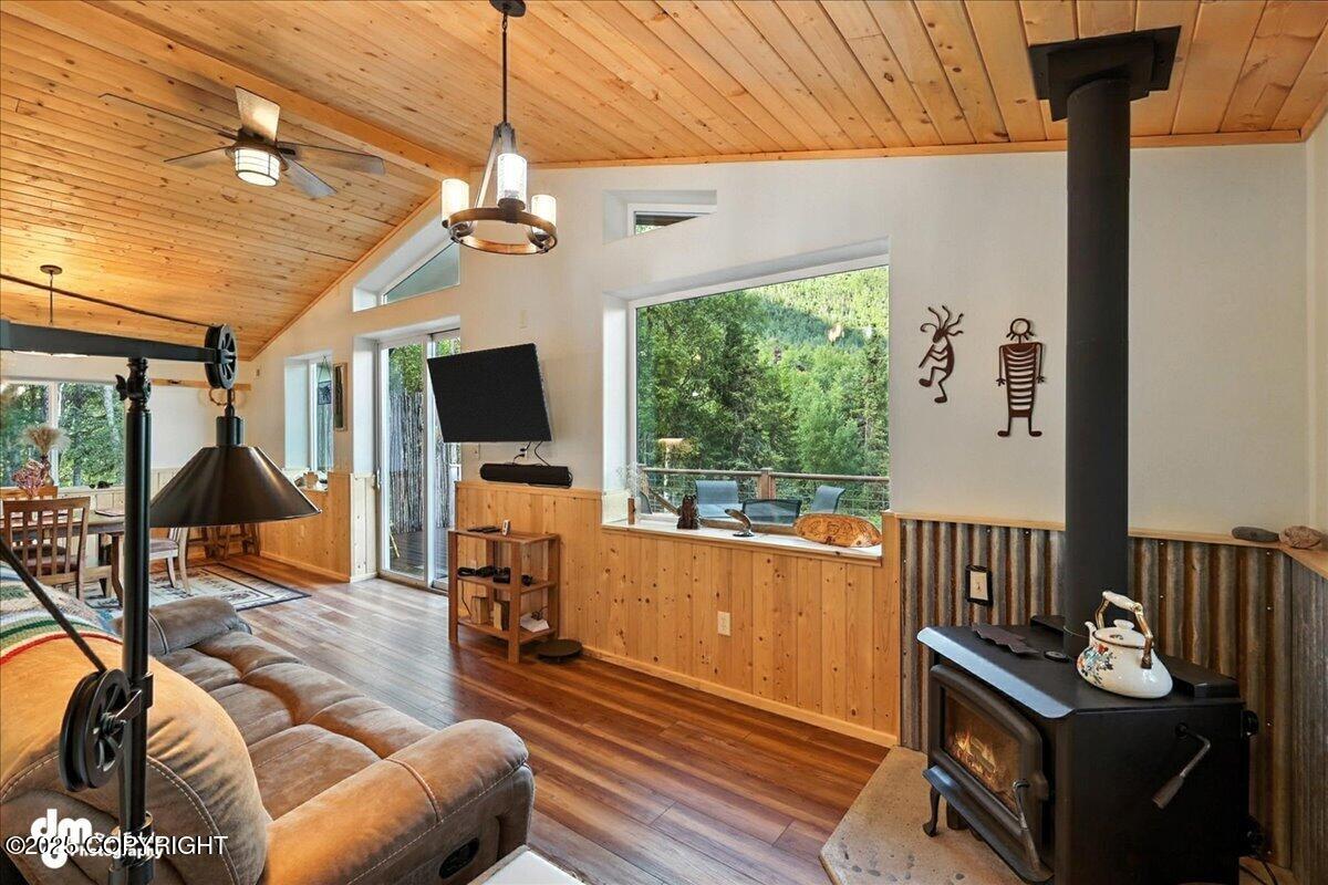 Cooper Landing, Alaska 99572, United States, 2 Bedrooms Bedrooms, ,3 BathroomsBathrooms,Residential,Active,164152