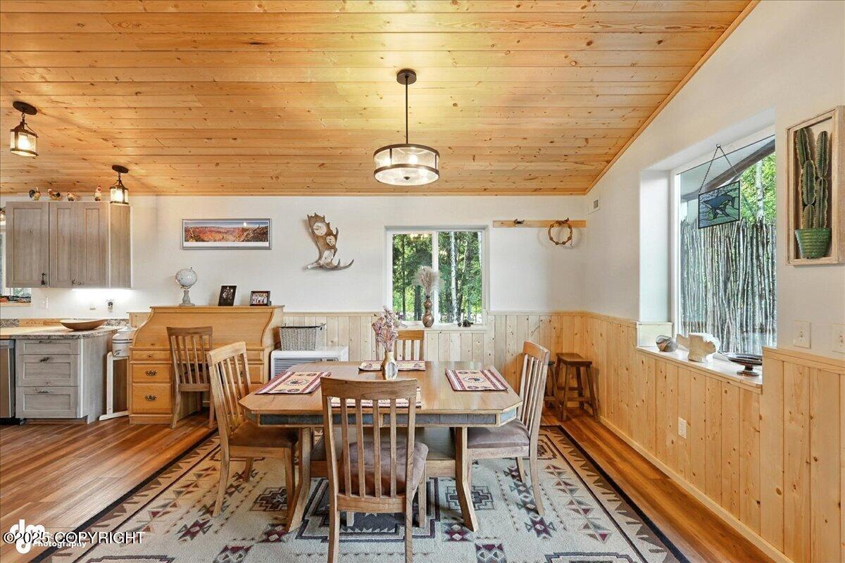 Cooper Landing, Alaska 99572, United States, 2 Bedrooms Bedrooms, ,3 BathroomsBathrooms,Residential,Active,164152